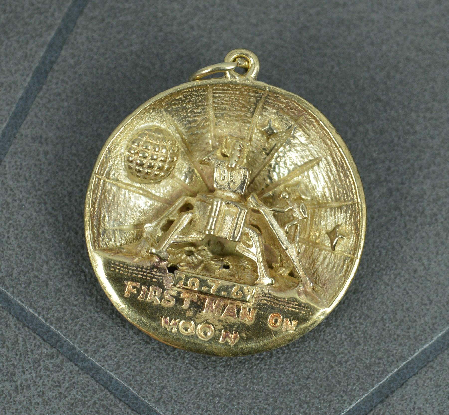 Seltener 1969 1st Man on the Moon Anhänger aus massivem 9 Karat Gold mit Mondmotiv im Angebot 2