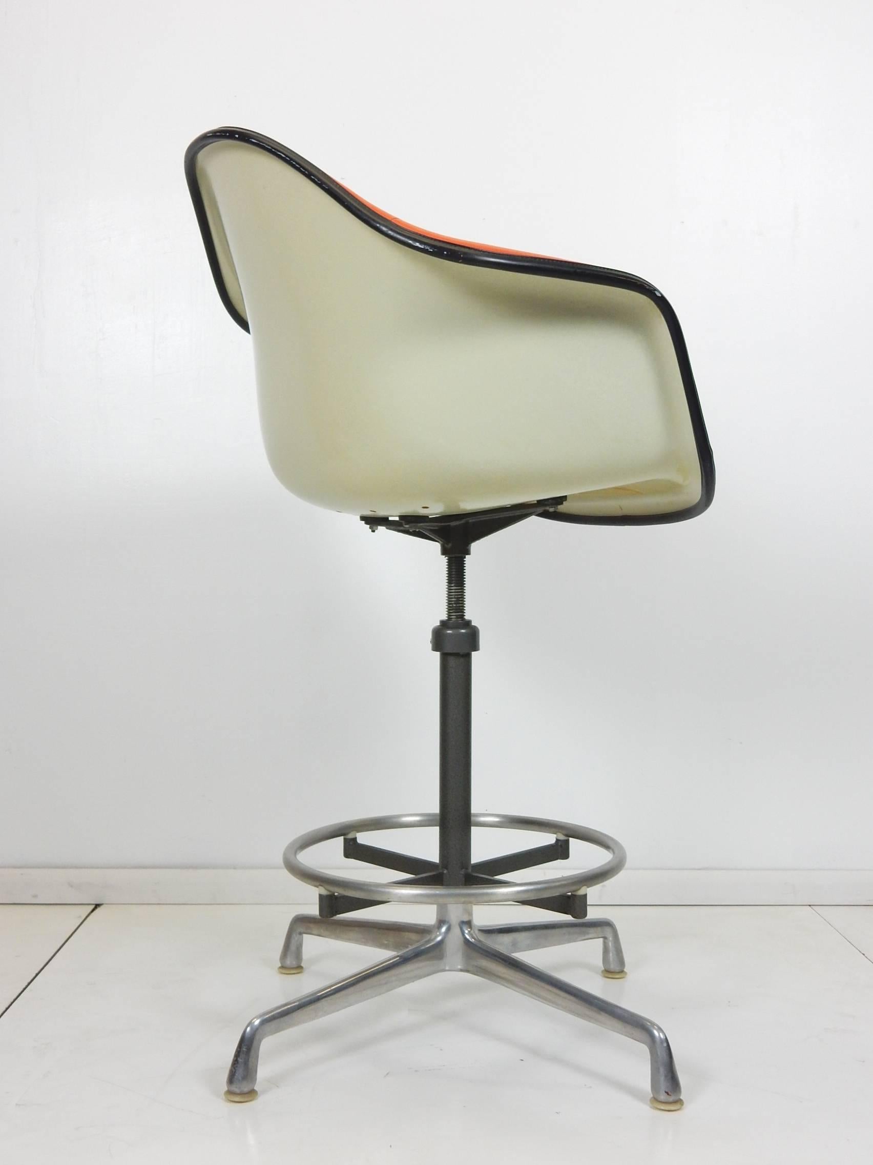 Perfect for home office, this completely original model EC 118 drafting chair designed by Charles Eames for Herman Miller.
Orange upholstered fiberglass arm shell that swivels on an aluminum base.
Labelled on the underside and dated Feb 18,
