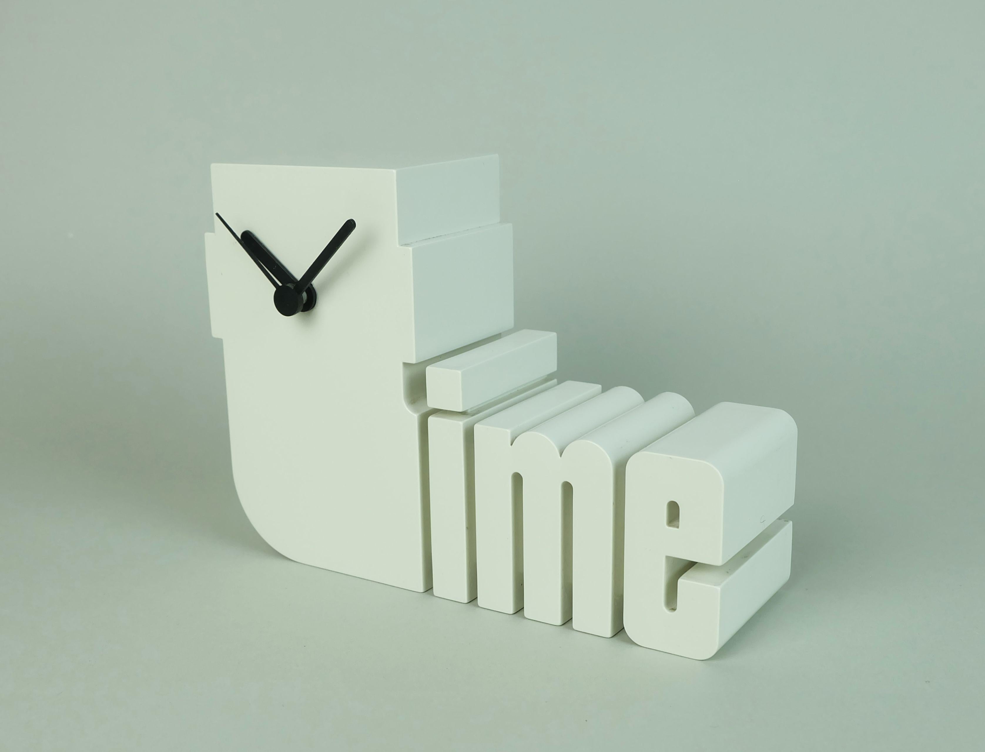 Super fancy and rare 1970s 1980s table clock. Design A. Diehl for Hermes, Made in West- Germany. Made of white plastic. Battery clockwork (delivery without battery). 

Dimensions in cm:
Width 18.5 cm, height 13.5 cm, depth 6 cm.

Dimensions in