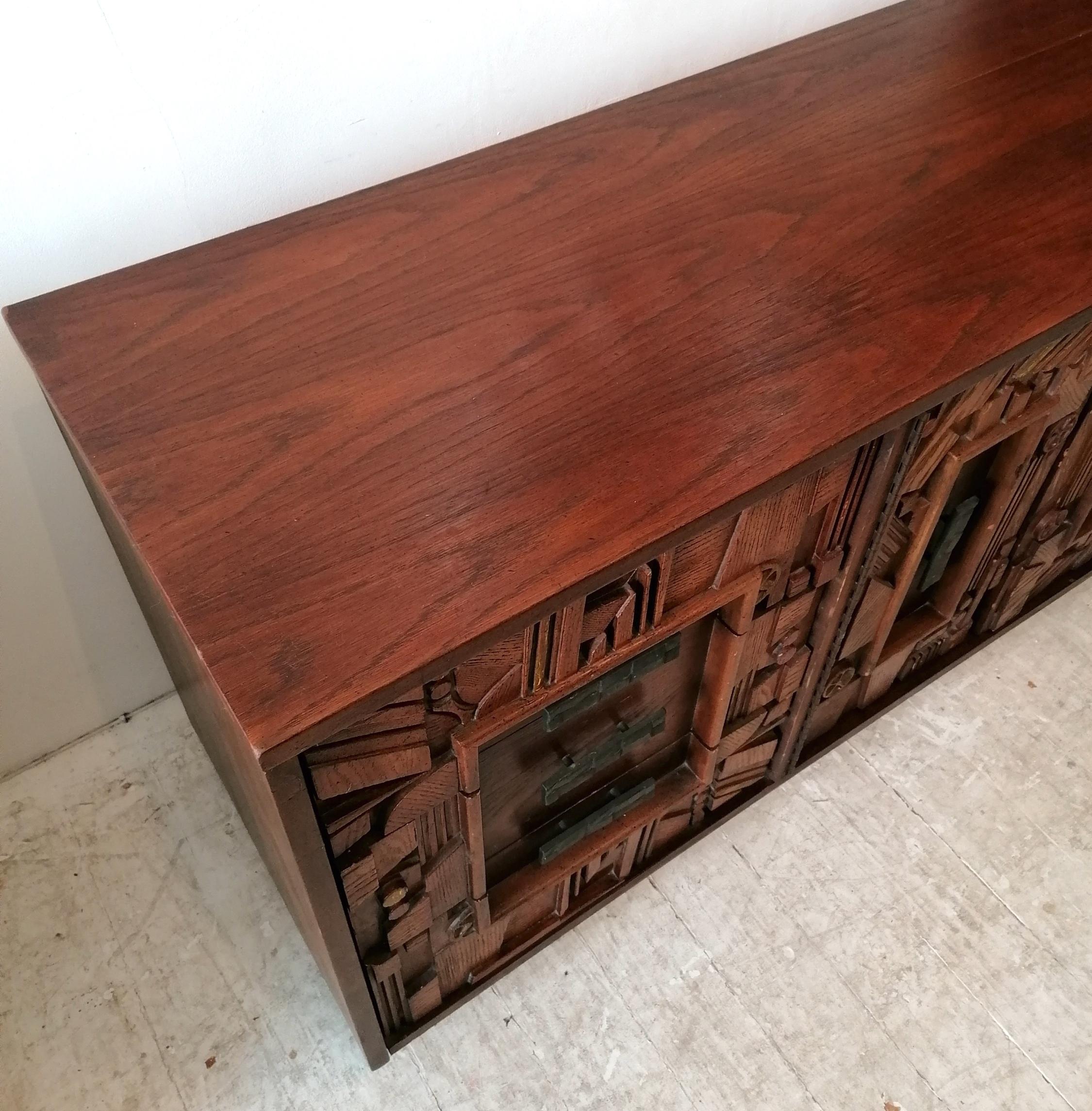 Rare 1970s American brutalist sideboard with drawers, probably by Lane Furniture For Sale 6