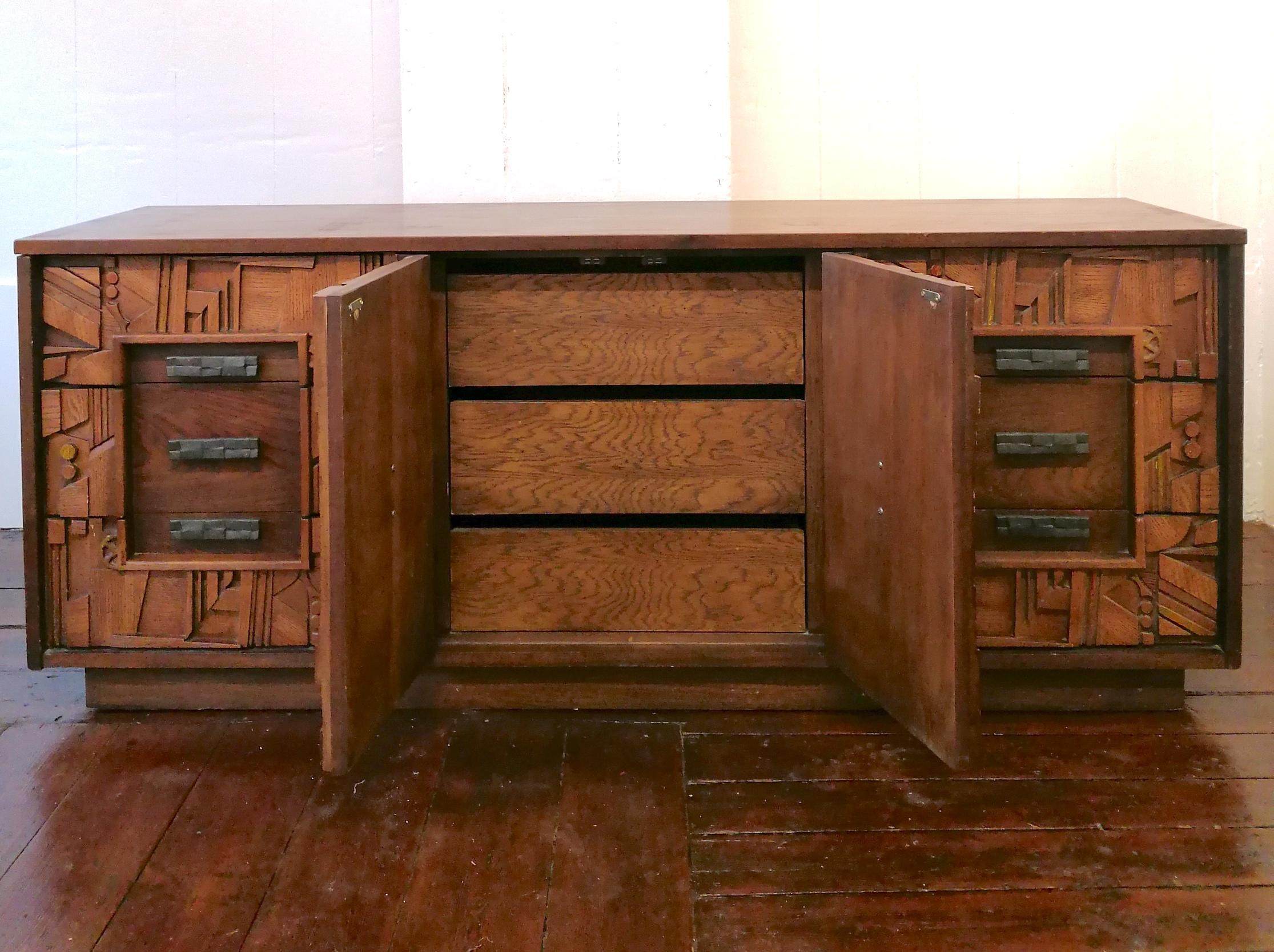 Rare 1970s American brutalist sideboard with drawers, probably by Lane Furniture For Sale 9