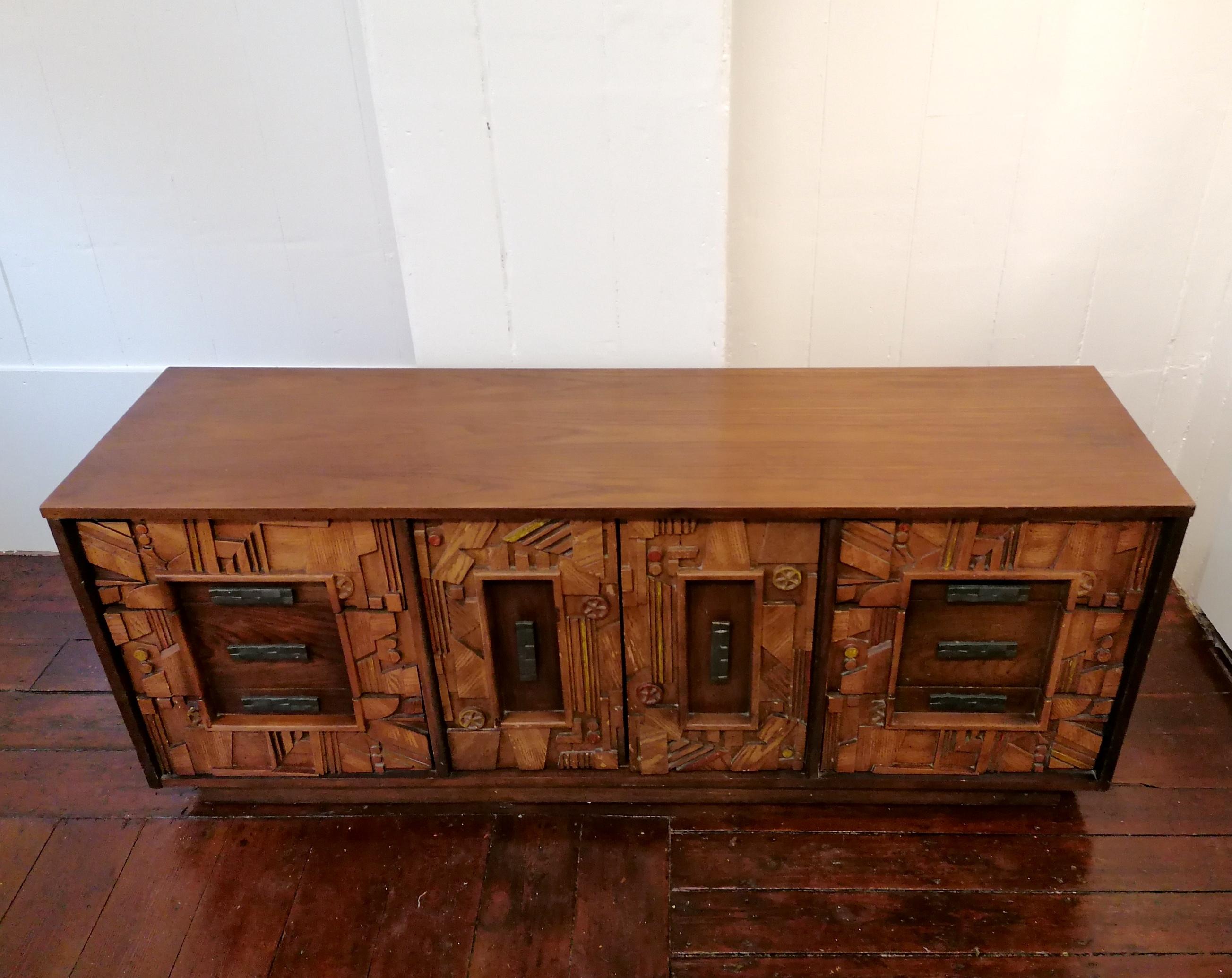 Rare 1970s American brutalist sideboard with drawers, probably by Lane Furniture For Sale 1