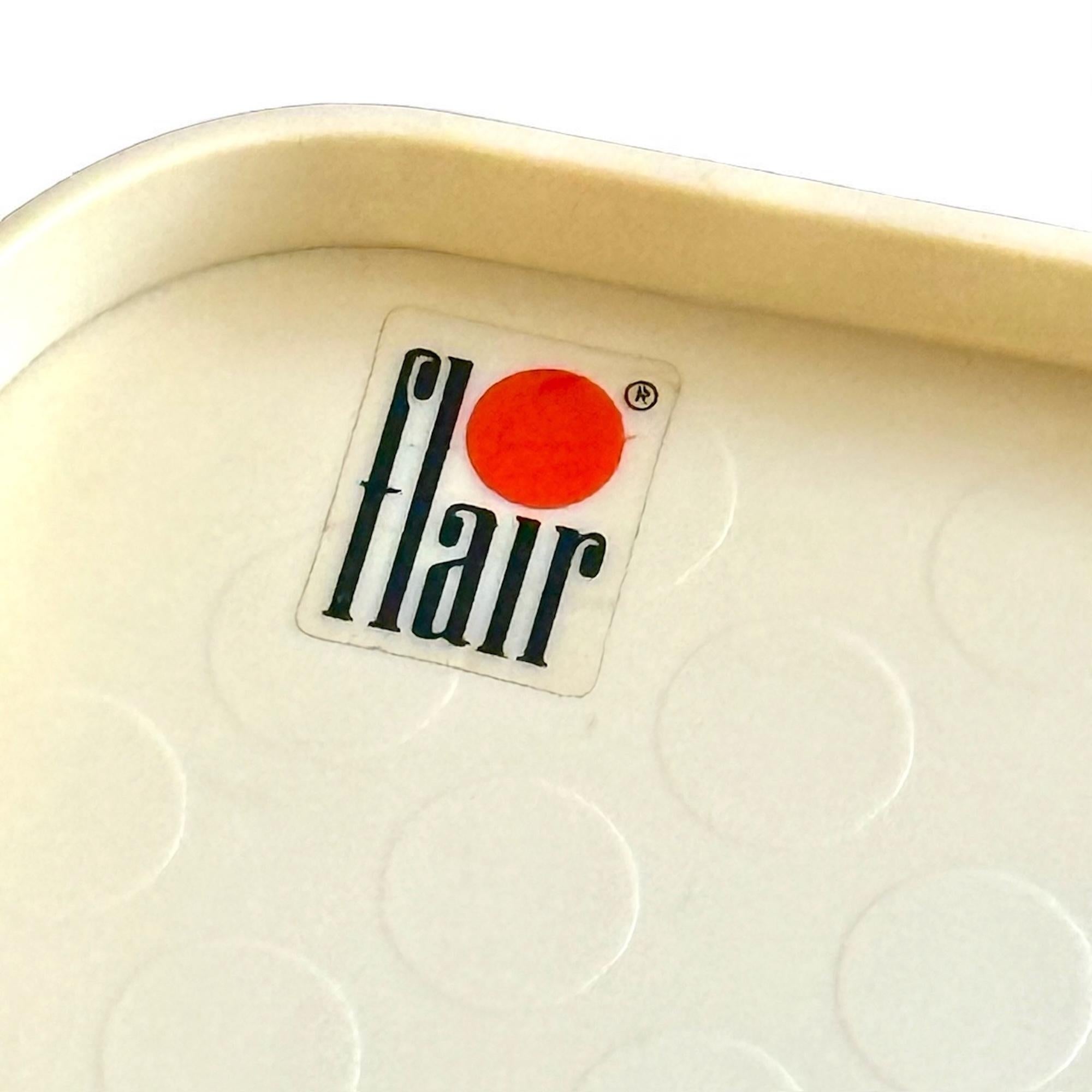 Rare 1970s Bar Cart / Side Table Cream and Brown details by Flair Holland For Sale 4