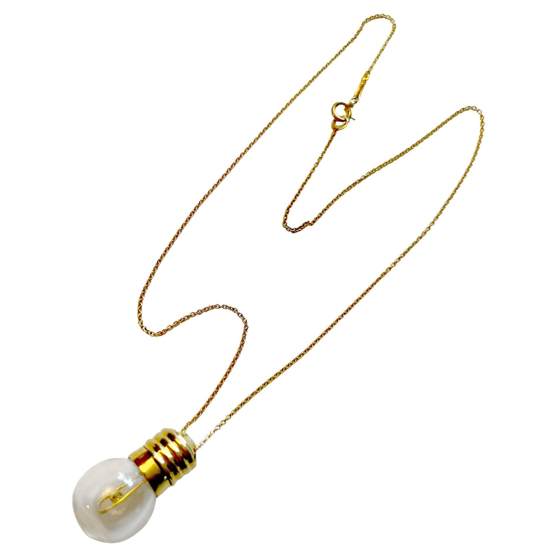 What does a pendant symbolize?