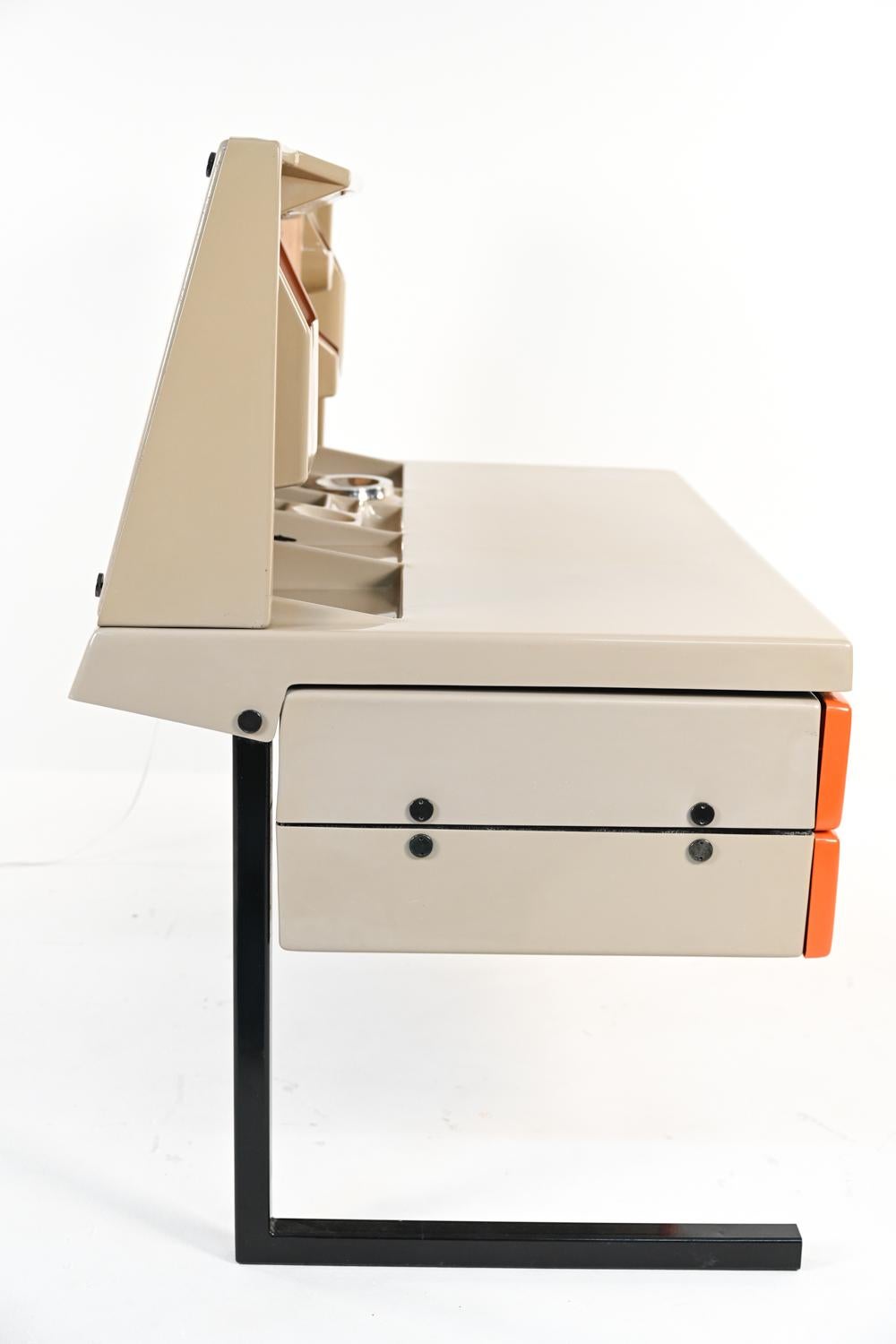 Rare 1970's Jorge Zalszupin L'atelier Space-Age Plastic Desk For Sale 2