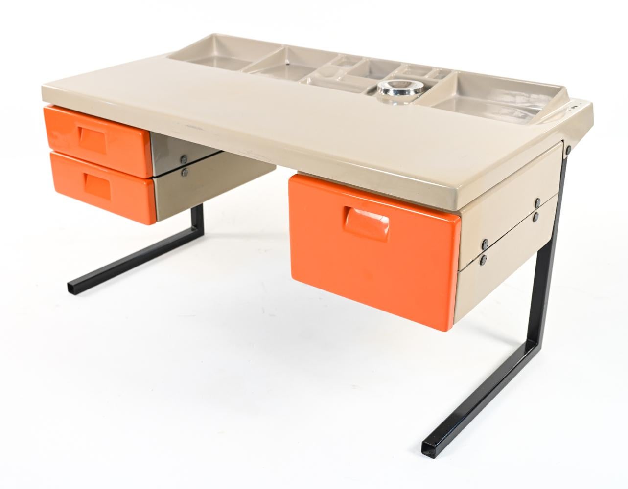Rare 1970's Jorge Zalszupin L'atelier Space-Age Plastic Desk For Sale 2