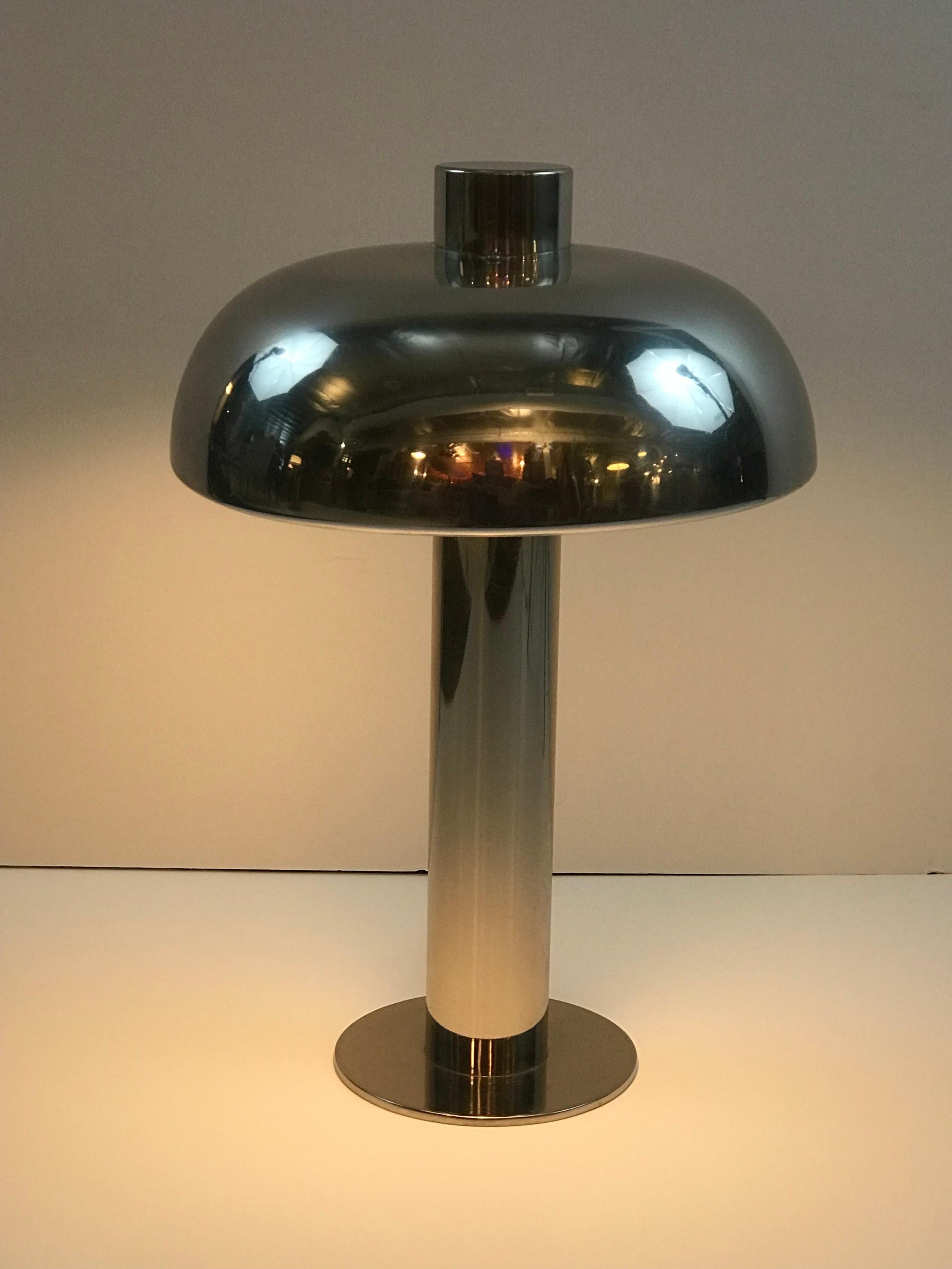 A unique form 1970's chromed steel and spun aluminum table lamp / desk lamp with a minimalist sculptural form with the cantilevered spun aluminum shade off set from its cylindrical column and base. shade is power coated white on the underside and