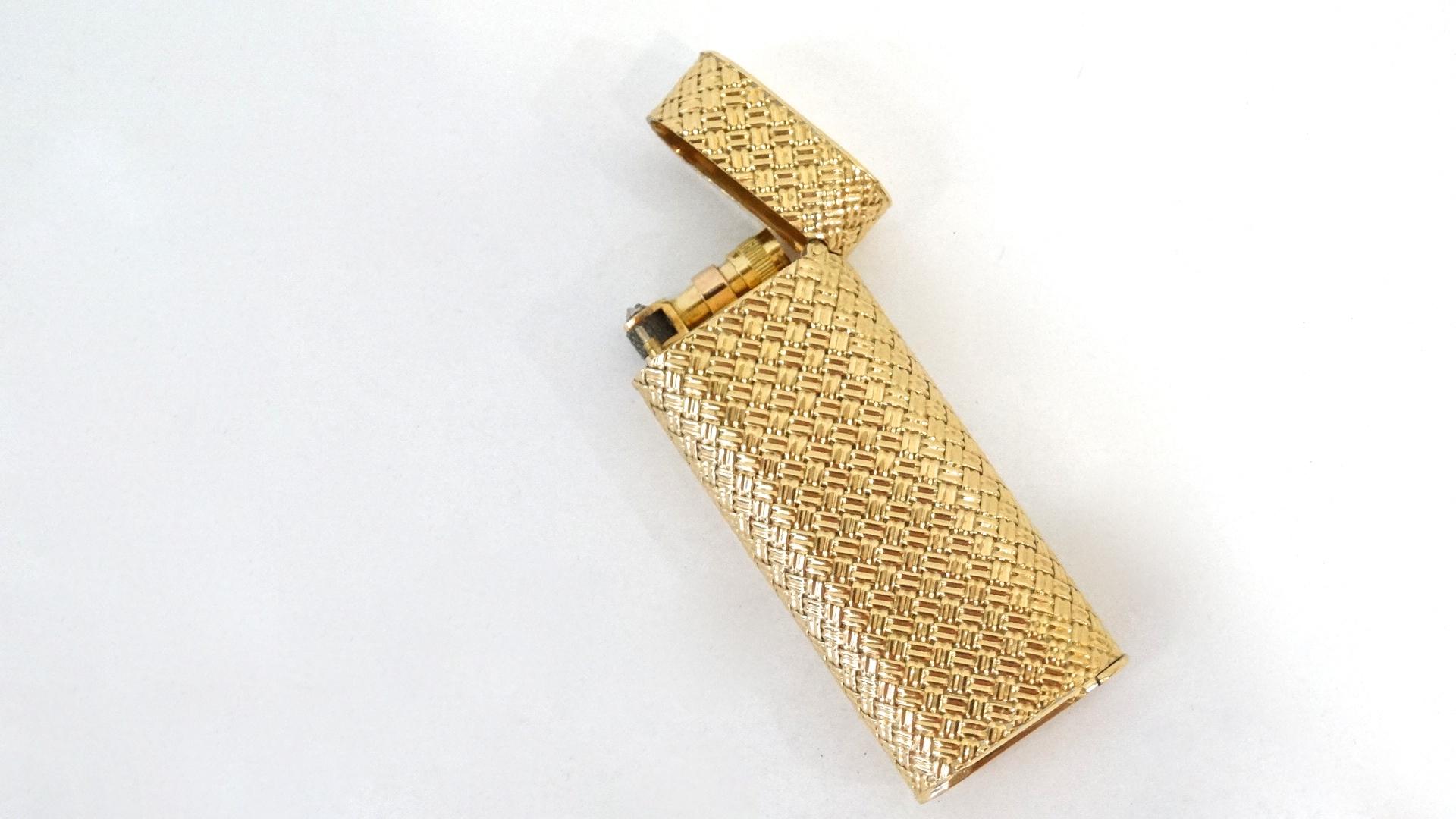 Van Cleef & Arpels 18K Gold Lighter  In Good Condition For Sale In Scottsdale, AZ