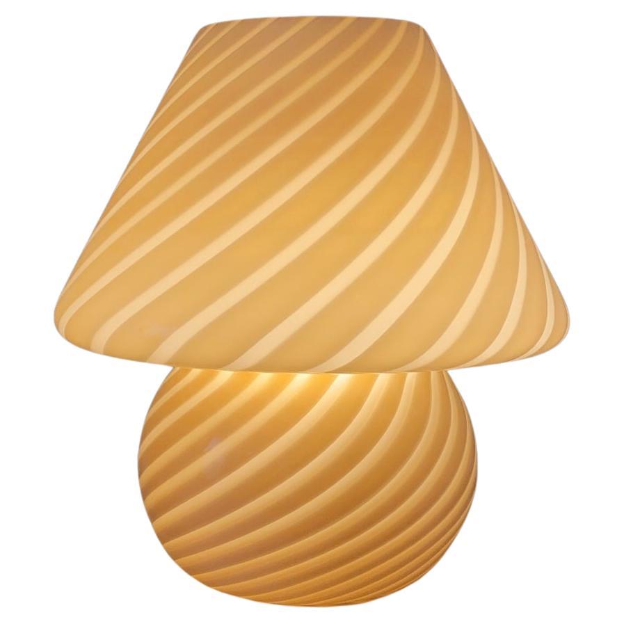 Rare lampe de bureau champignon jaune tourbillonnant vintage de Murano des années 1970