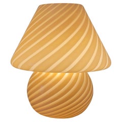 Rare lampe de bureau champignon jaune tourbillonnant vintage de Murano des années 1970