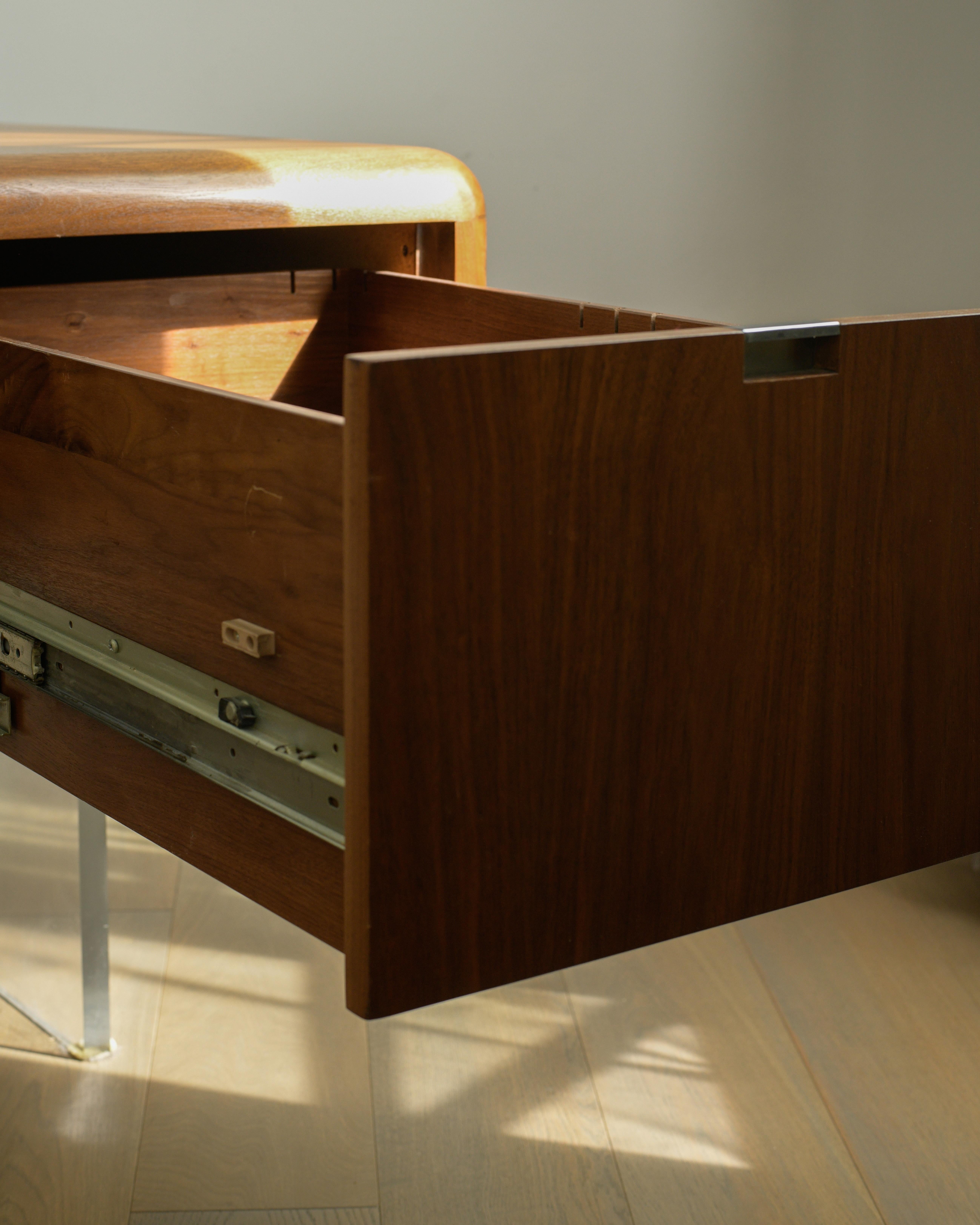 Rare 1970s Vladimir Kagan Walnut & Lucite Executive Desk For Sale 4