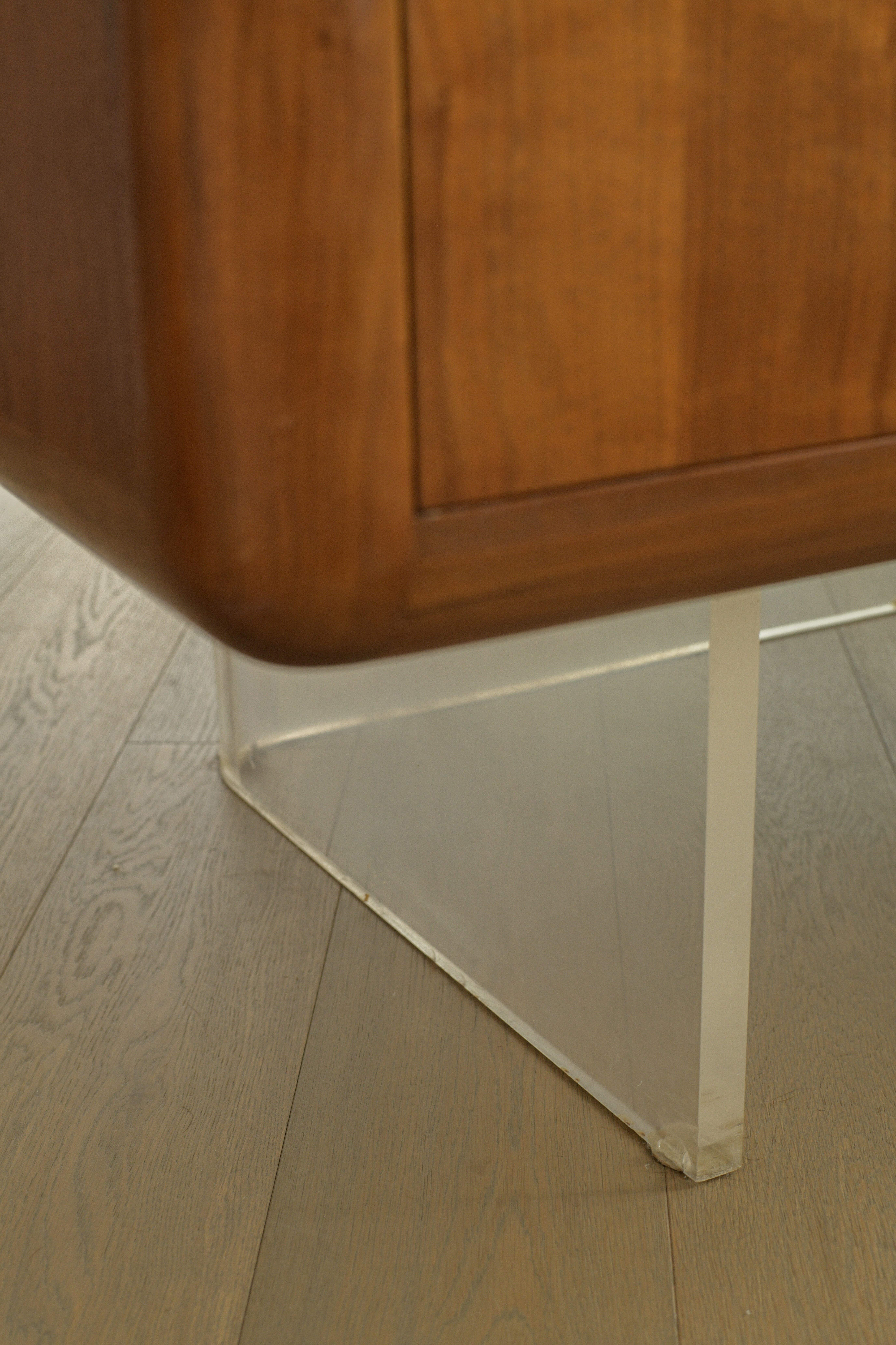 Rare 1970s Vladimir Kagan Walnut & Lucite Executive Desk For Sale 5