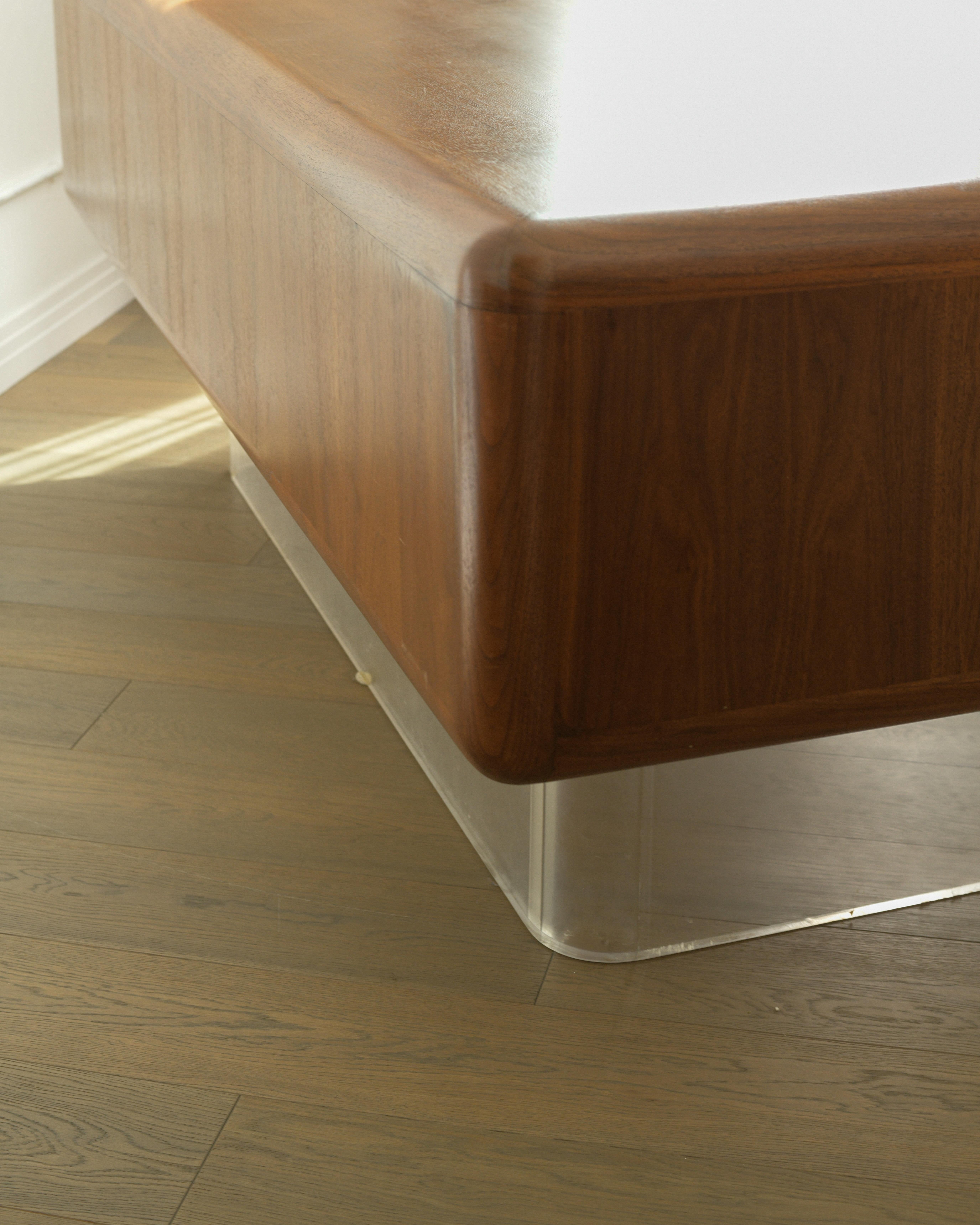 Rare 1970s Vladimir Kagan Walnut & Lucite Executive Desk For Sale 6