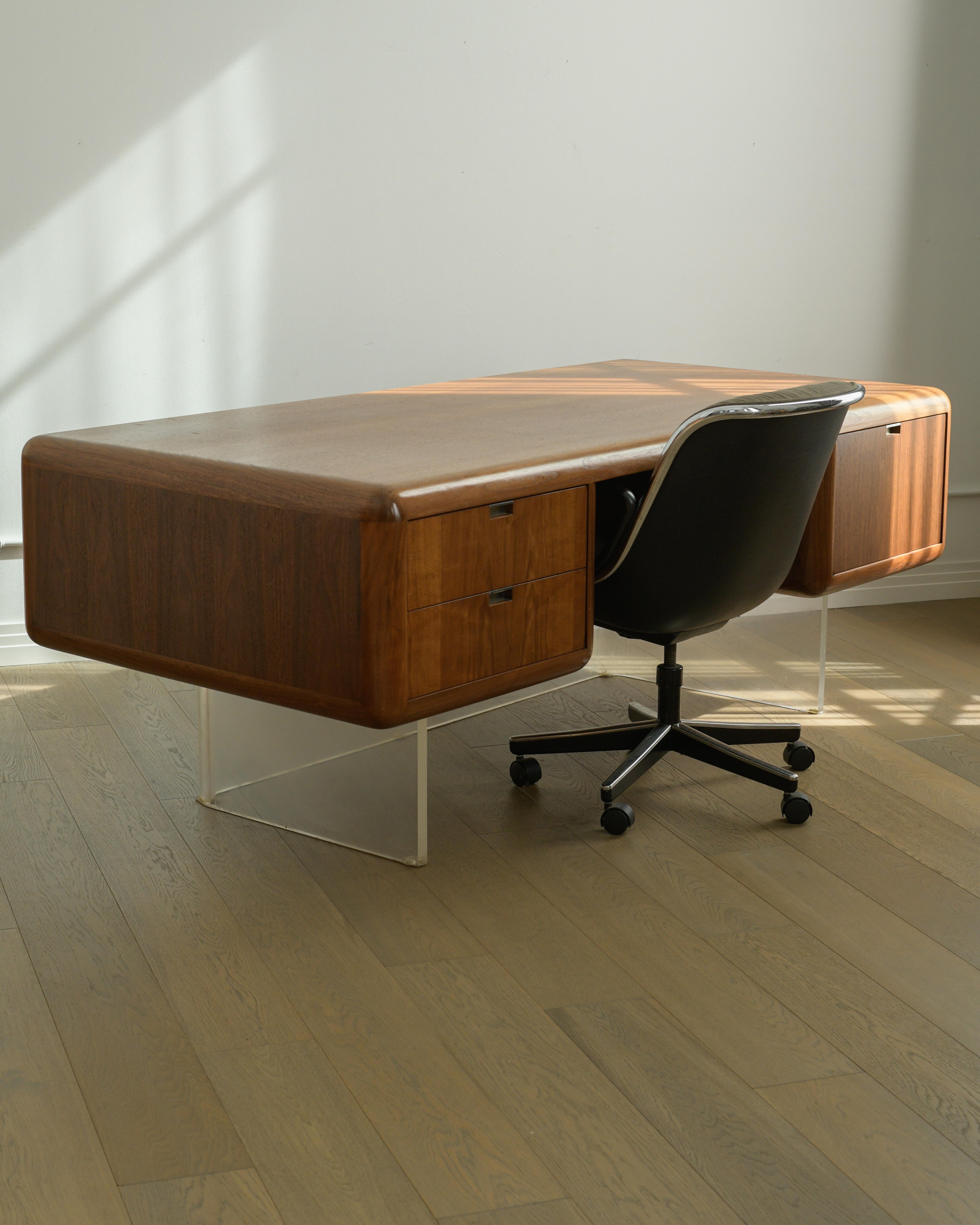 Mid-Century Modern Rare 1970s Vladimir Kagan Walnut & Lucite Executive Desk For Sale