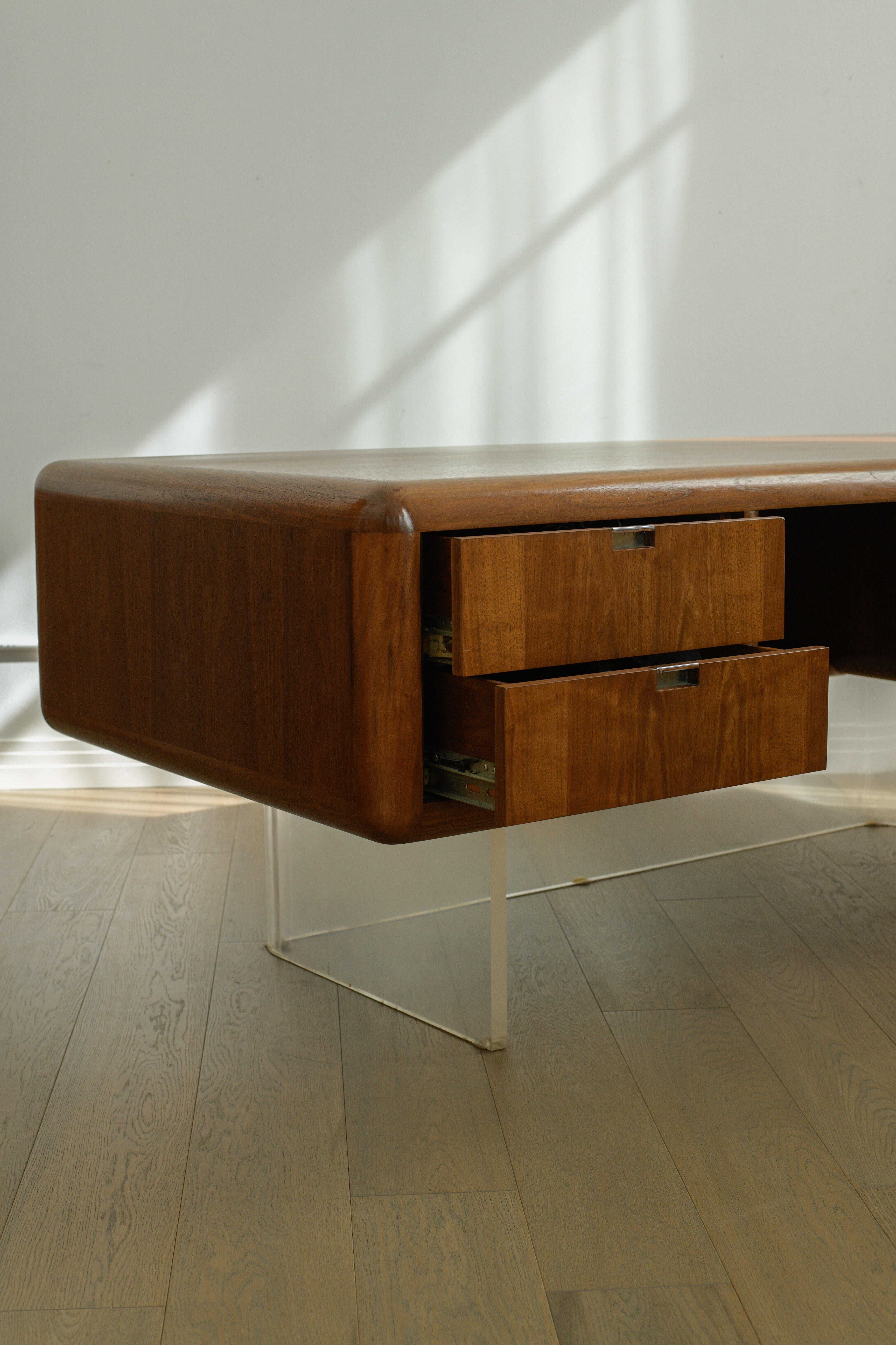 Rare 1970s Vladimir Kagan Walnut & Lucite Executive Desk For Sale 1