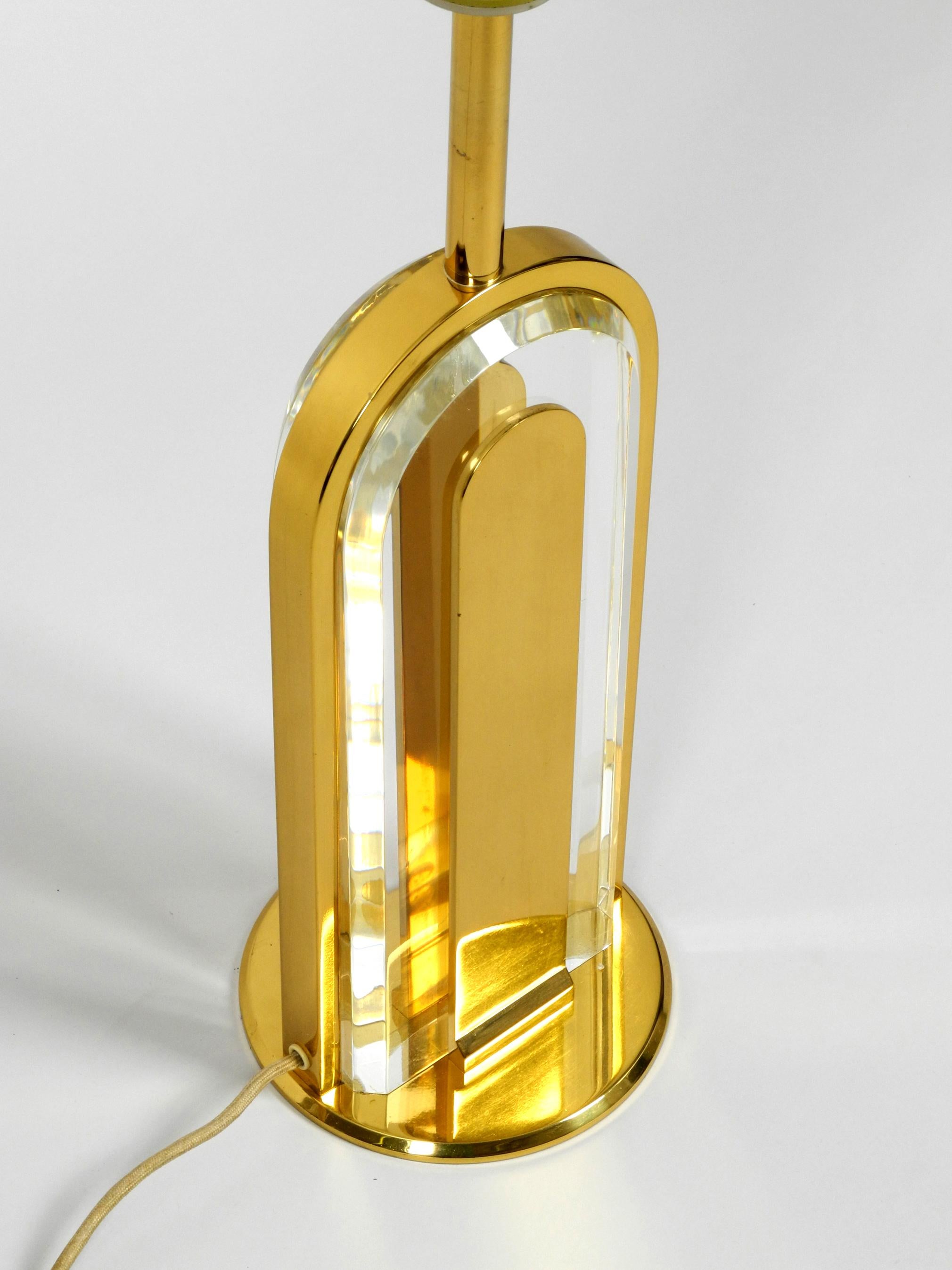 Rare très grande lampe de table en laiton et verre de la collection Vereinigte Werkstätten en vente 7