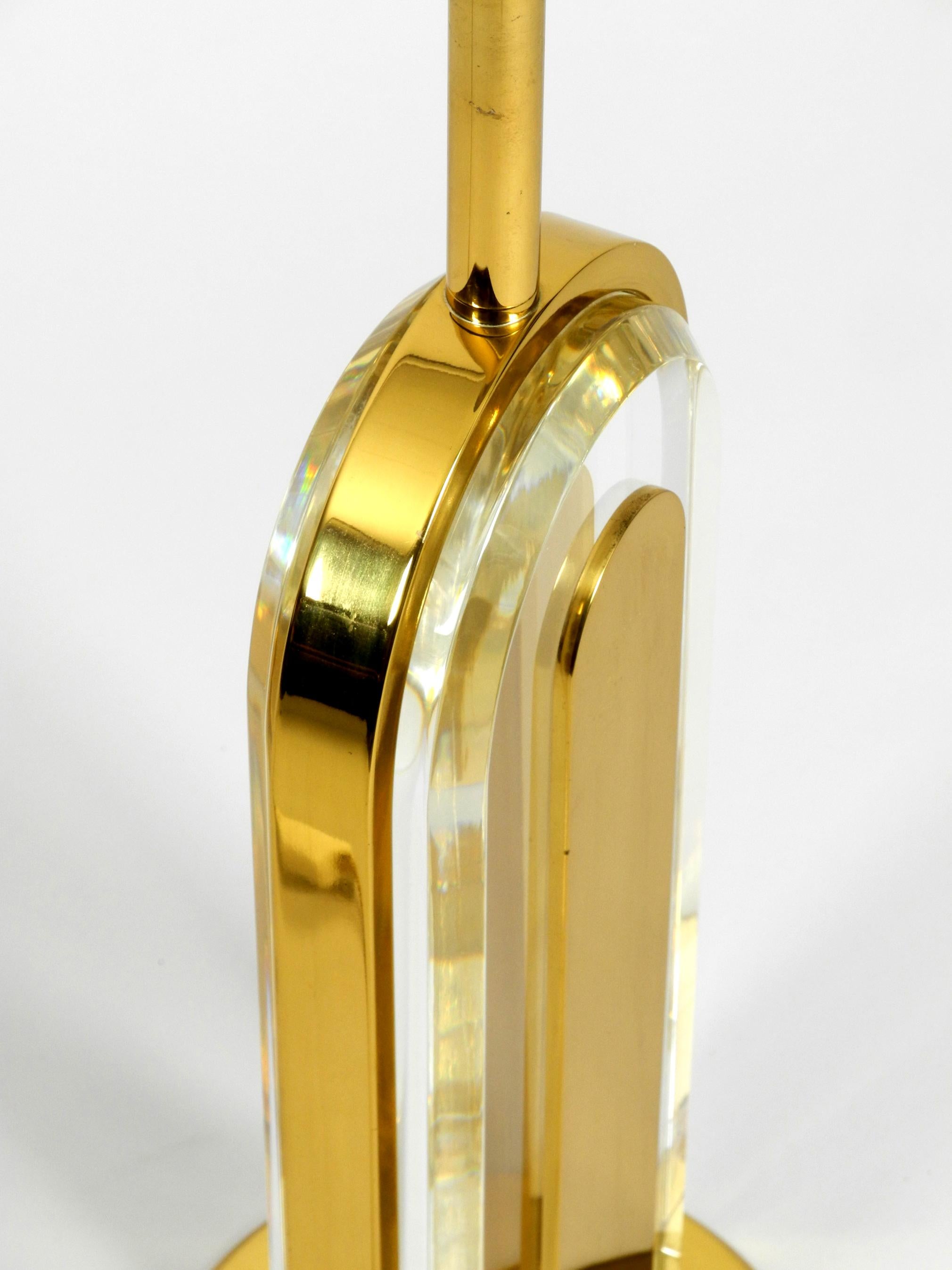 Rare très grande lampe de table en laiton et verre de la collection Vereinigte Werkstätten en vente 10