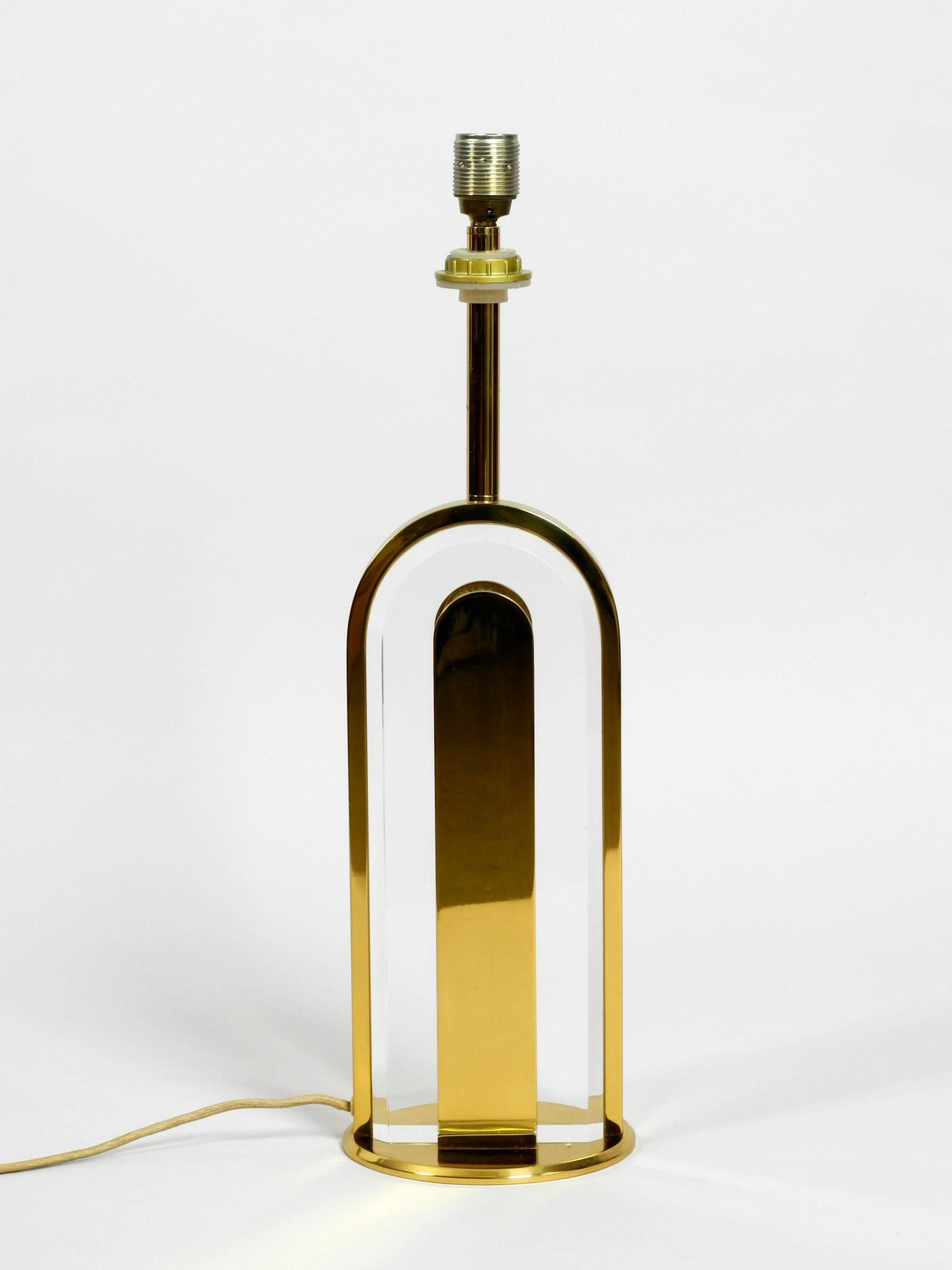 Rare très grande lampe de table en laiton et verre de la collection Vereinigte Werkstätten en vente 12
