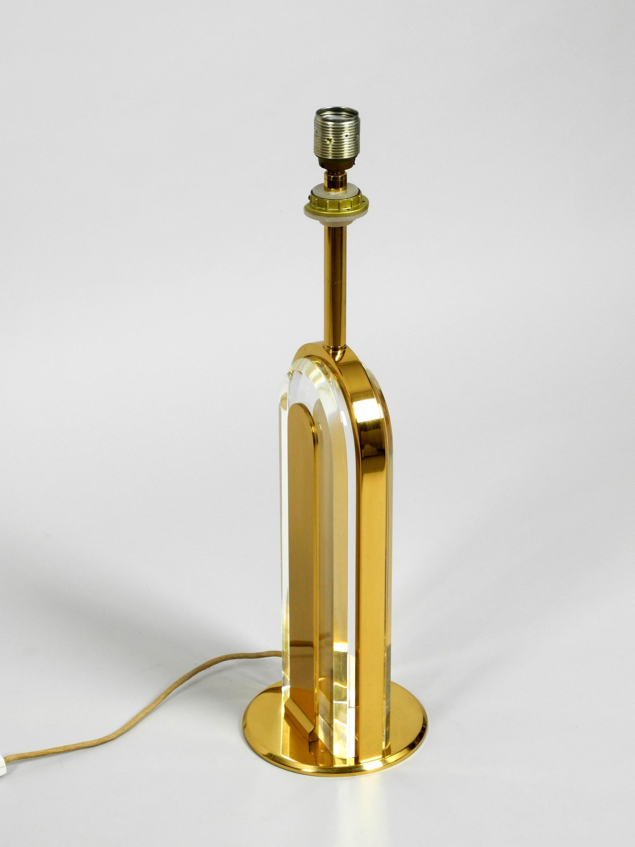 Rare très grande lampe de table en laiton et verre de la collection Vereinigte Werkstätten Bon état - En vente à München, DE