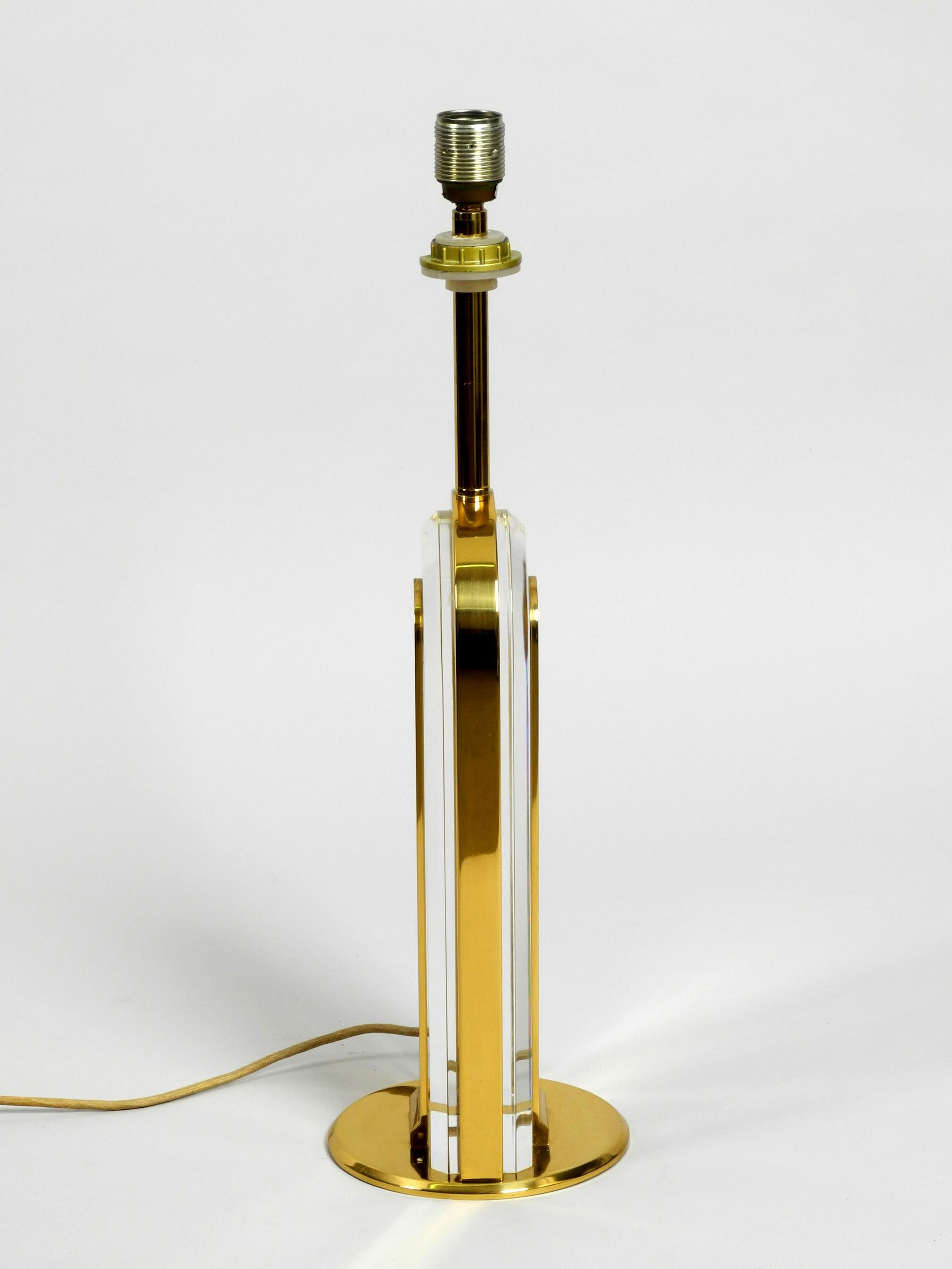 Fin du 20e siècle Rare très grande lampe de table en laiton et verre de la collection Vereinigte Werkstätten en vente
