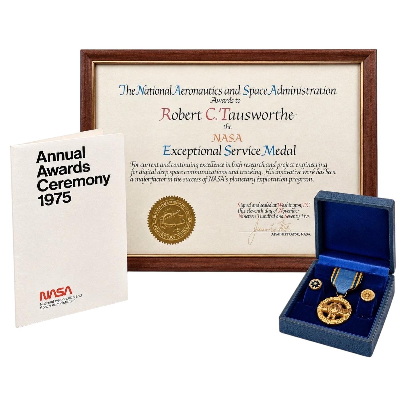 Pre-owned Nasa Rare 1975  Complete Exceptional Service Medal Archive, Deep Space, Jpl In Brown