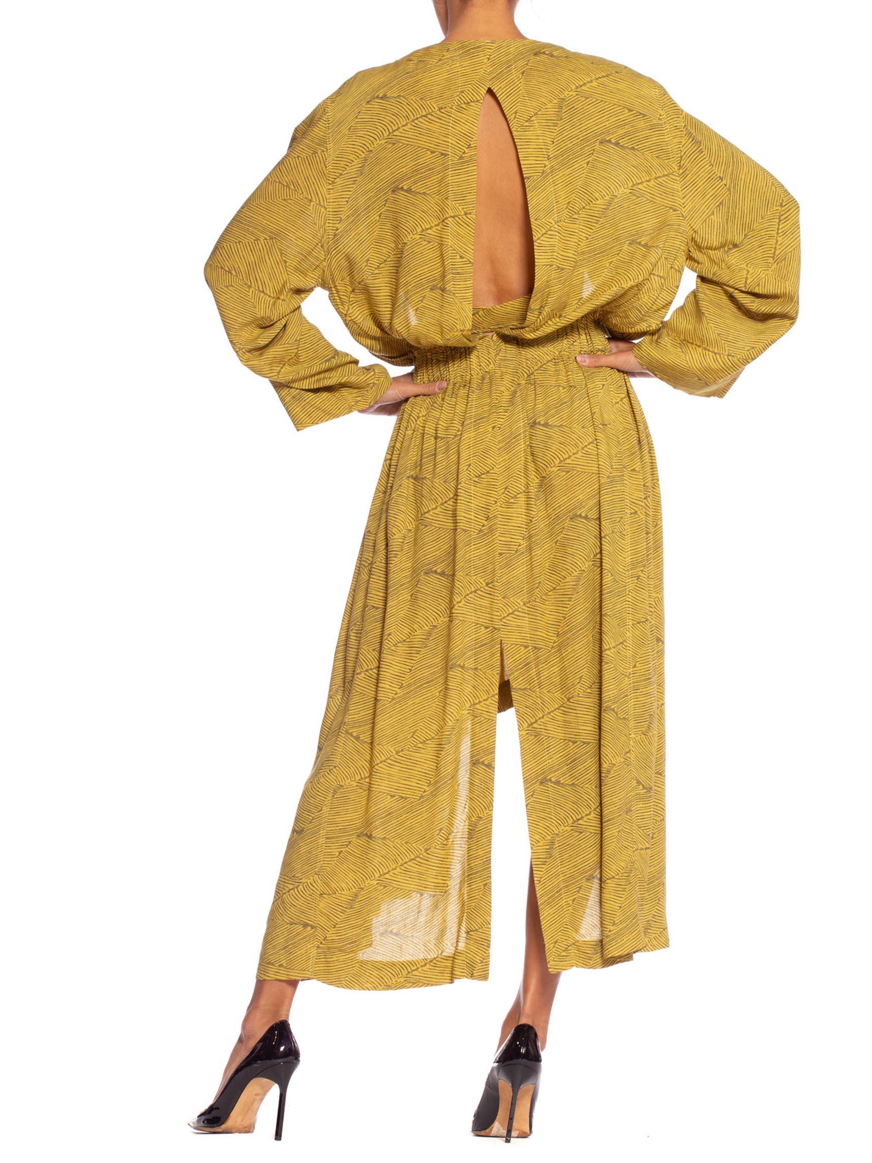 Azzedine Alaïa - Robe surdimensionnée en coton imprimé animal jaune avec fausse soutien-gorge, années 1980 en vente 1