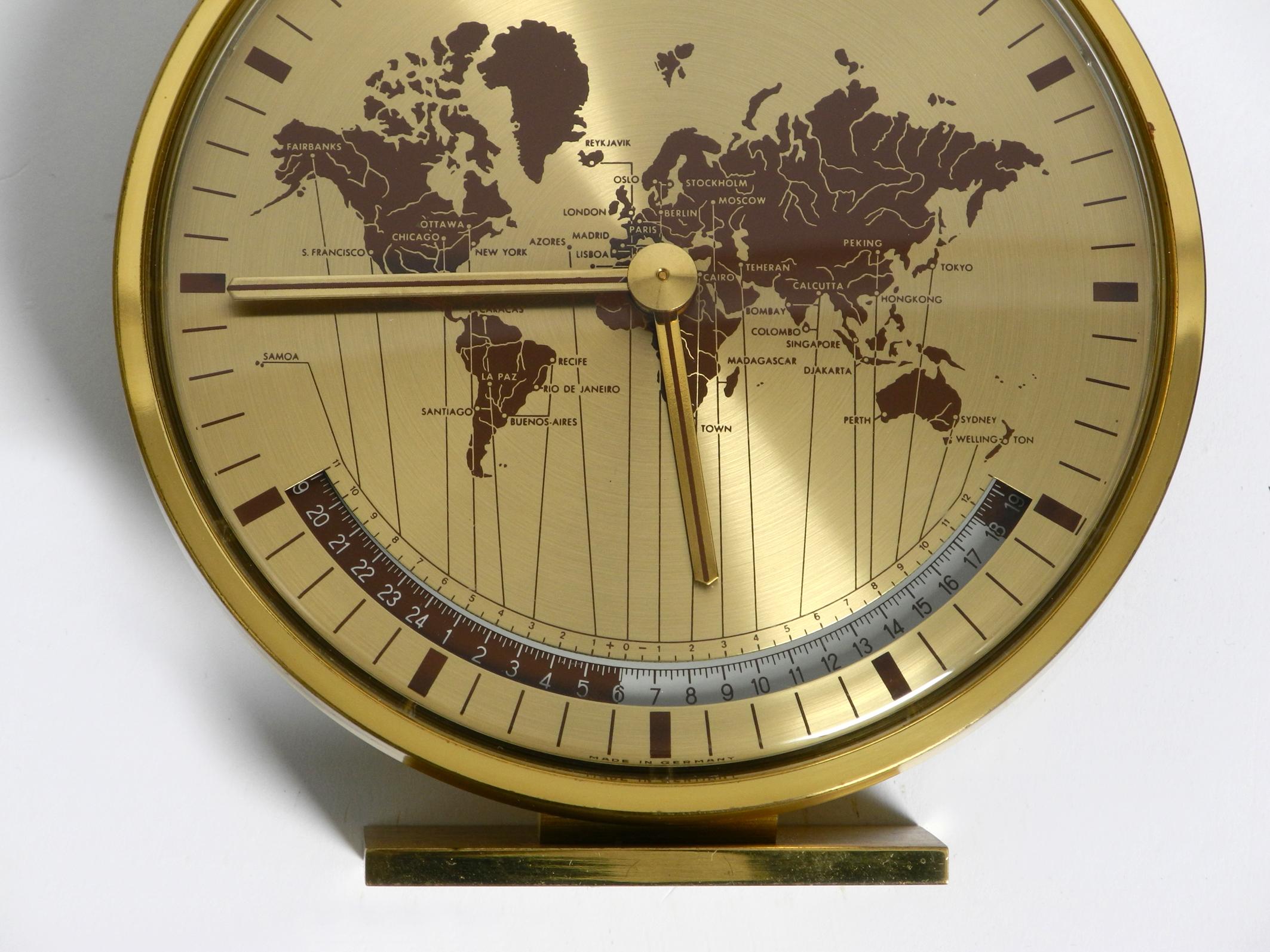 Rare horloge de table universelle fonctionne à batterie des années 1980 par Kienzle Bon état - En vente à München, DE