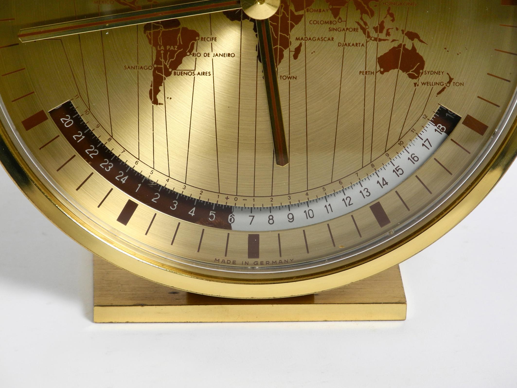 Fin du 20e siècle Rare horloge de table universelle fonctionne à batterie des années 1980 par Kienzle en vente