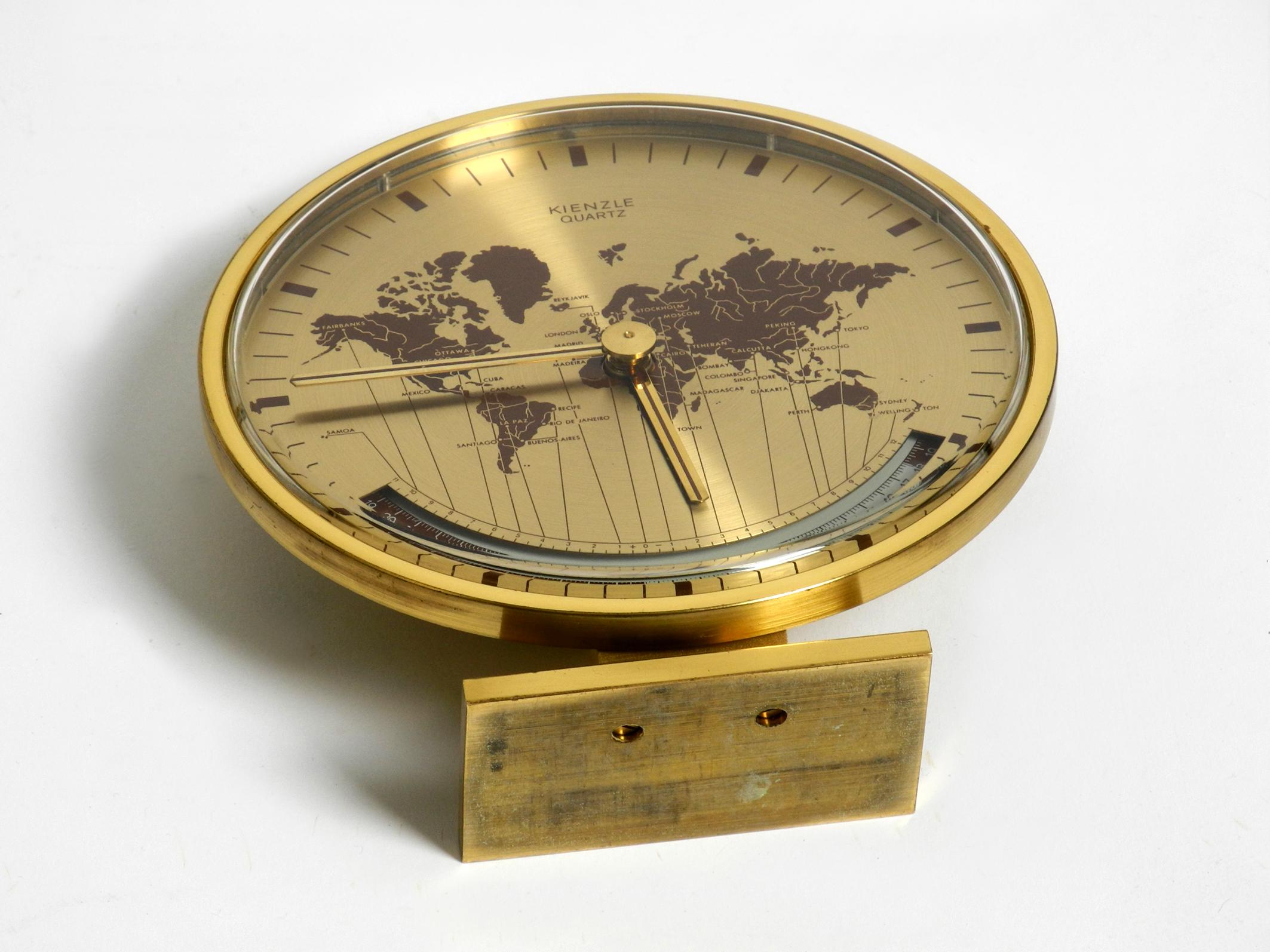 Métal Rare horloge de table universelle fonctionne à batterie des années 1980 par Kienzle en vente