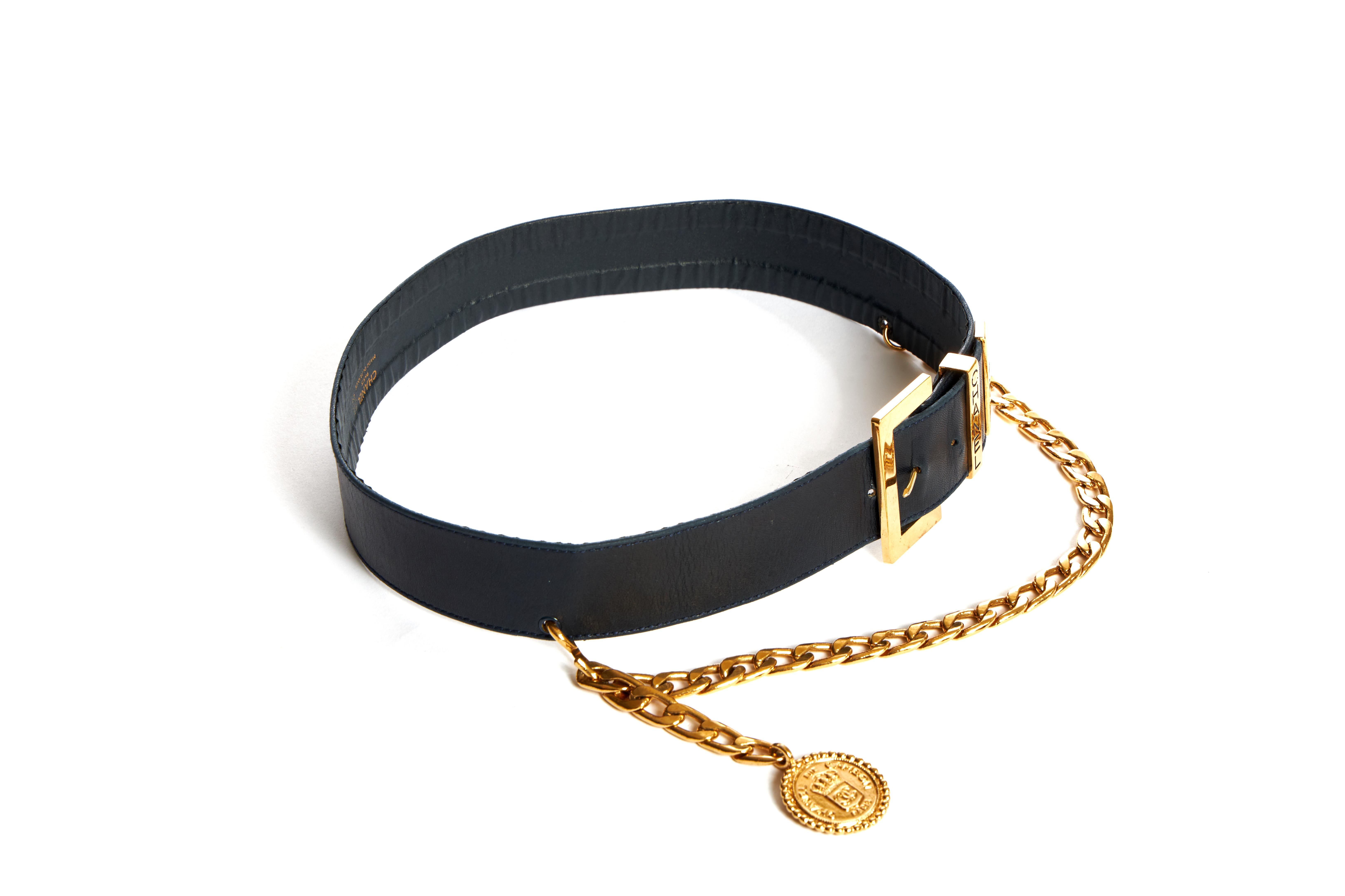 Chanel 80s navy blue leather belt with gold tone details and chain. Size 26. Chain: Length 15