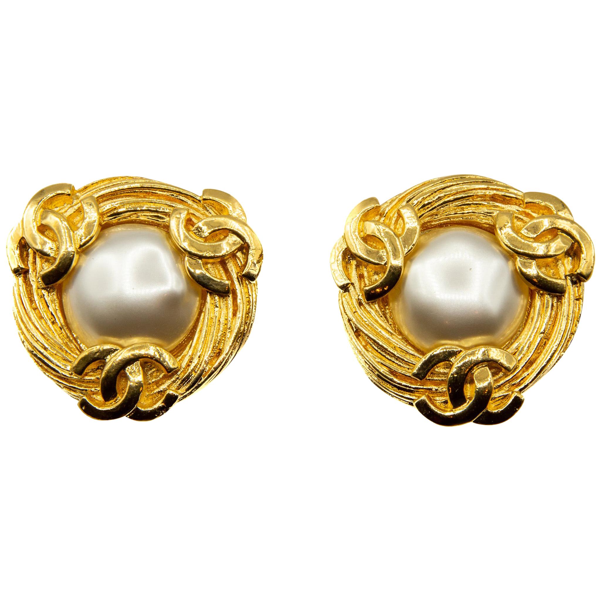 Rare 1980s collection 25 Chanel Clip on earrings  For Sale