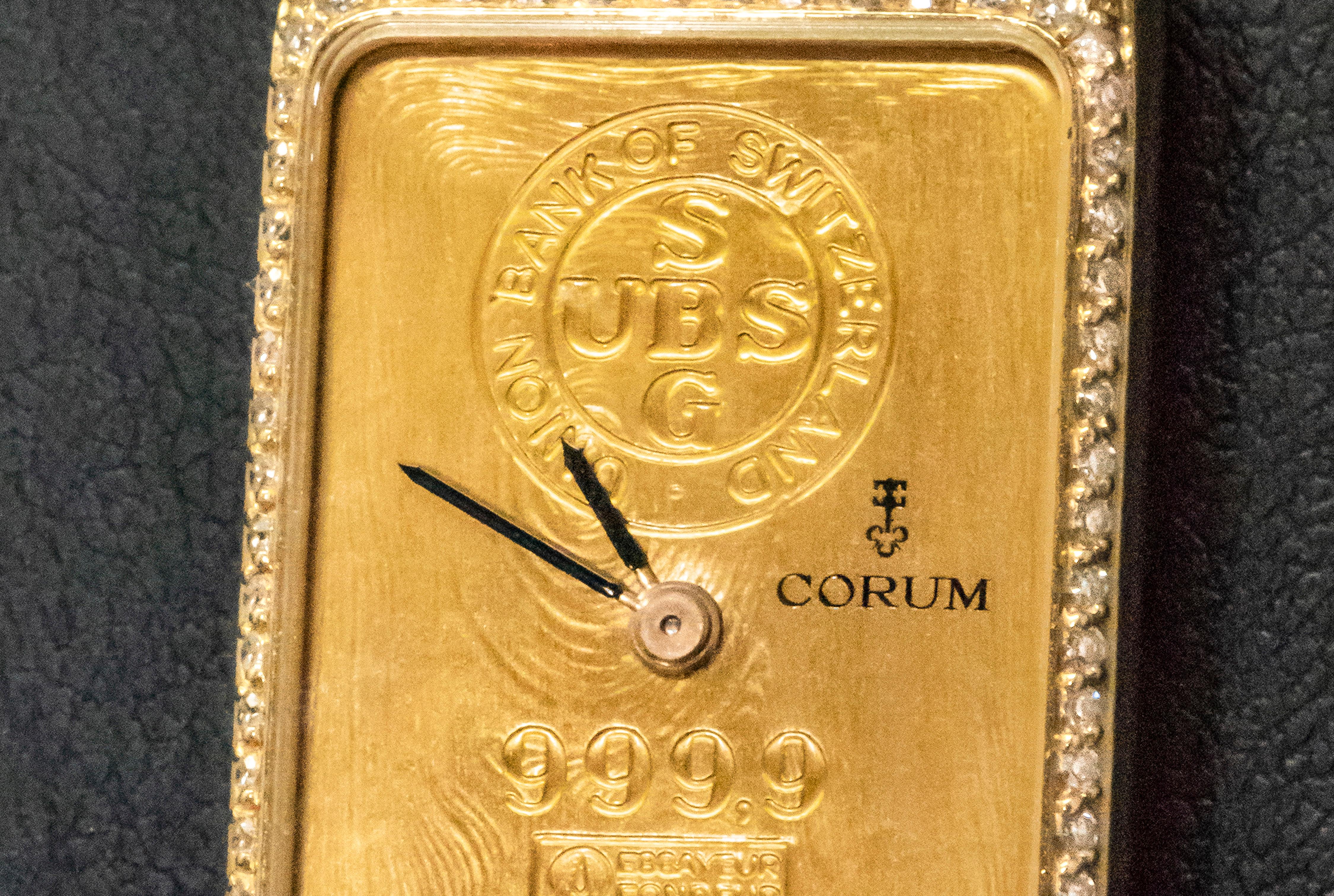 Seltene 1980er Jahre Corum UBS 24 Karat 10gram Gold Bar-Uhr mit Diamant-Anhänger im Angebot 1