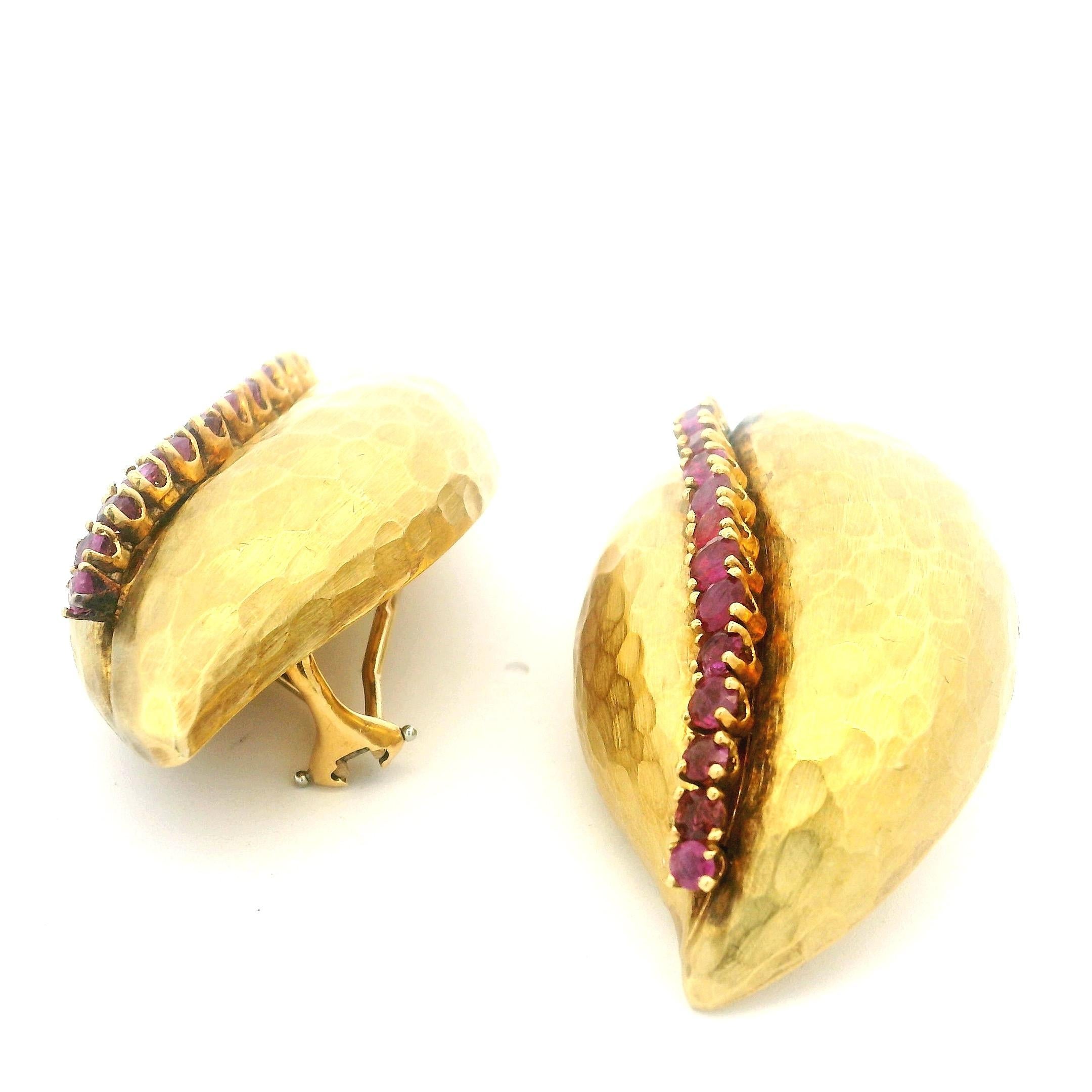 Seltene 1980er Jahre  Forza Italian 18K Hammered Gold & Ruby Skulptur Ohrringe, signiert im Angebot 6