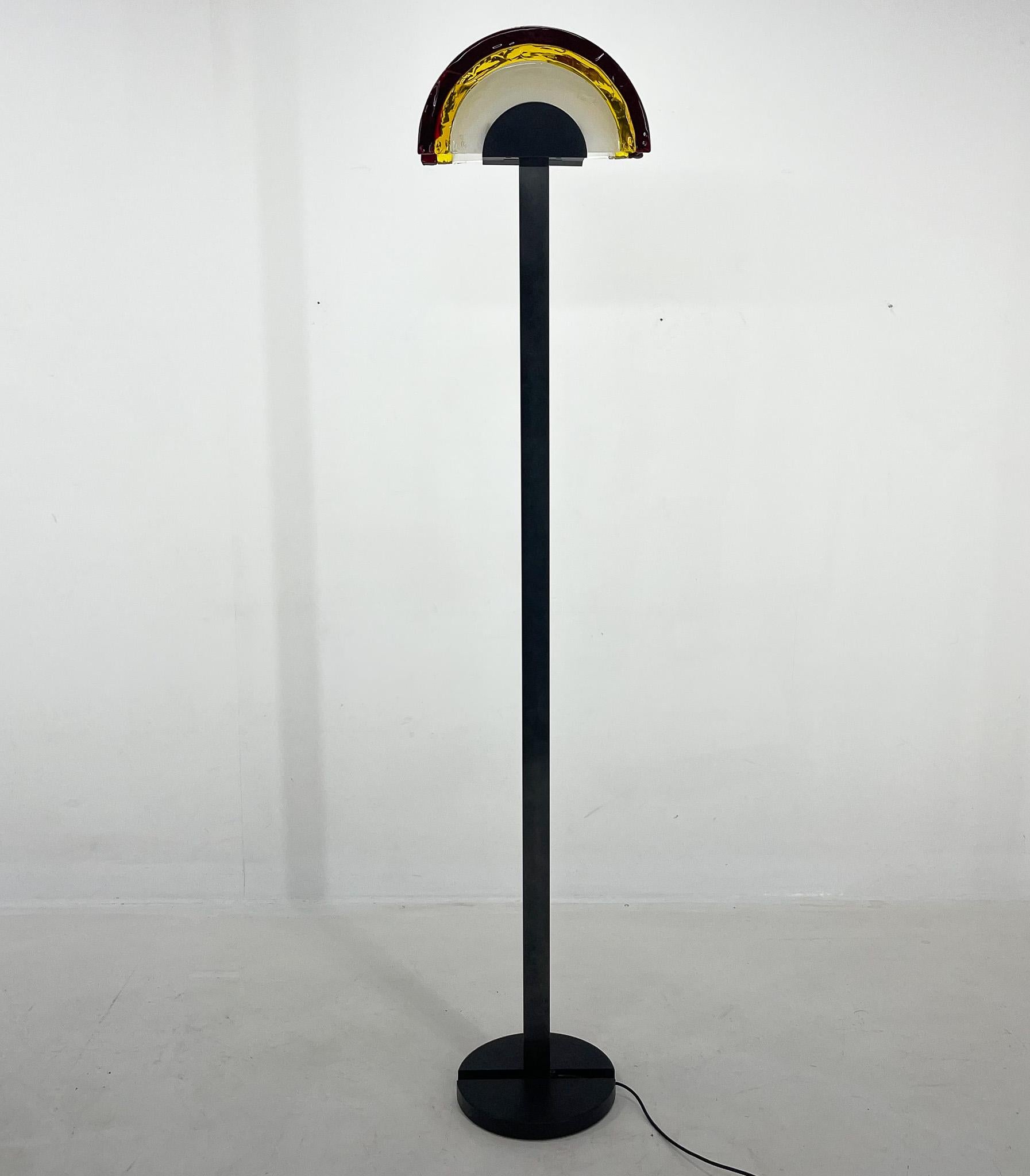 Rare lampadaire italien des années 1980 AV Mazzega, étiqueté, avec monogramme en vente 4