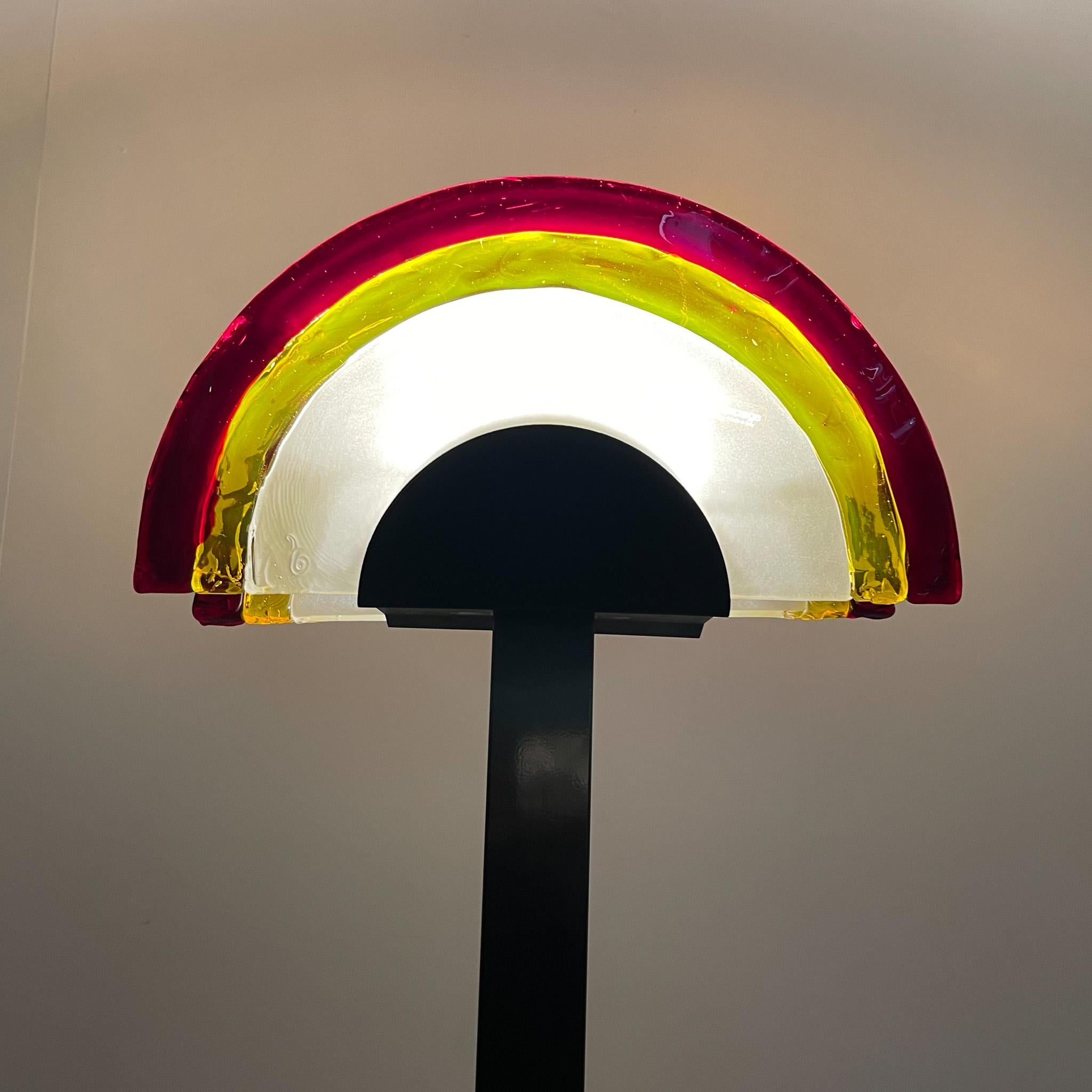 Rare lampadaire italien des années 1980 AV Mazzega, étiqueté, avec monogramme en vente 1