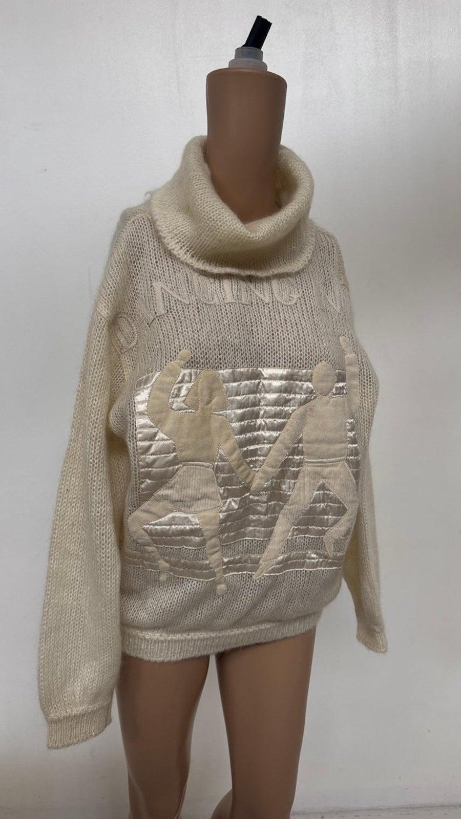 Tauchen Sie ein in die skurrile Welt der Luxusmode der 1980er Jahre mit diesem seltenen und sammelwürdigen Pullover von J.C. de Castelbajac pour ICEBERG, ein echtes Highlight für Liebhaber von Vintage-Strickwaren. Dieser cremefarbene