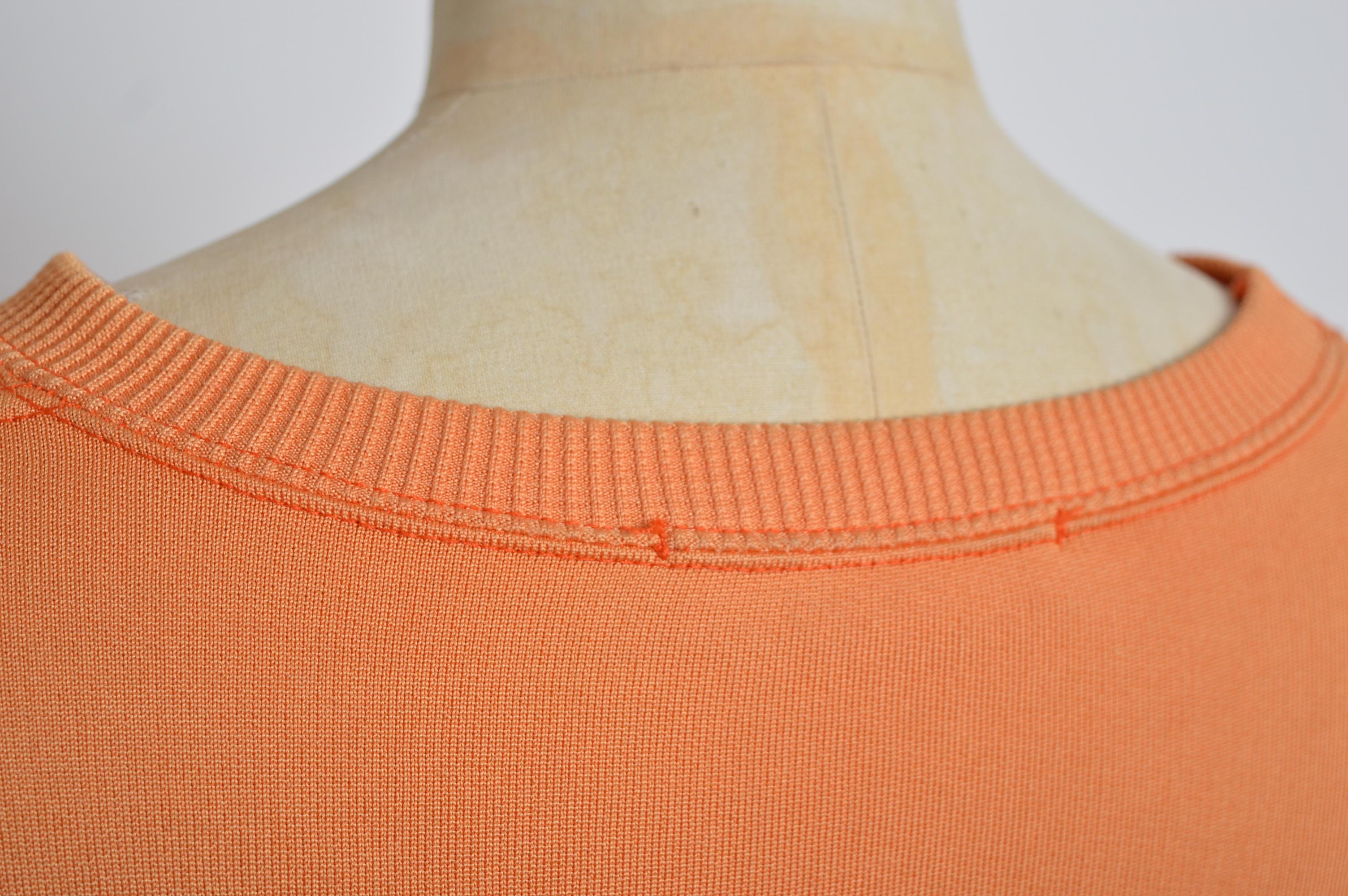 Seltener 1980er Jean Charles de Castelbajac ICEBERG signiert 2 von 125 orangefarbenem Pullover, signiert im Angebot 8
