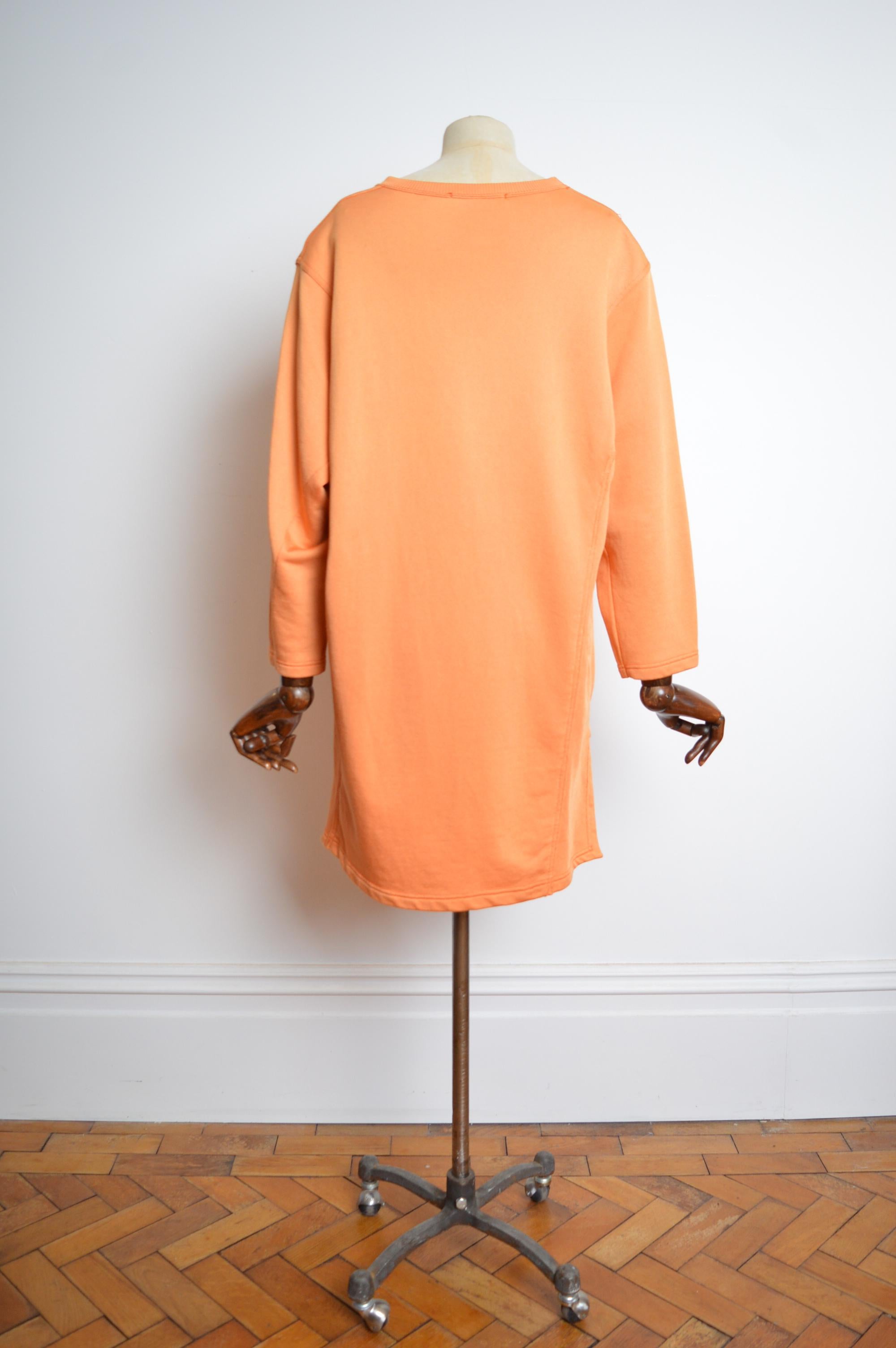Seltener 1980er Jean Charles de Castelbajac ICEBERG signiert 2 von 125 orangefarbenem Pullover, signiert im Angebot 2