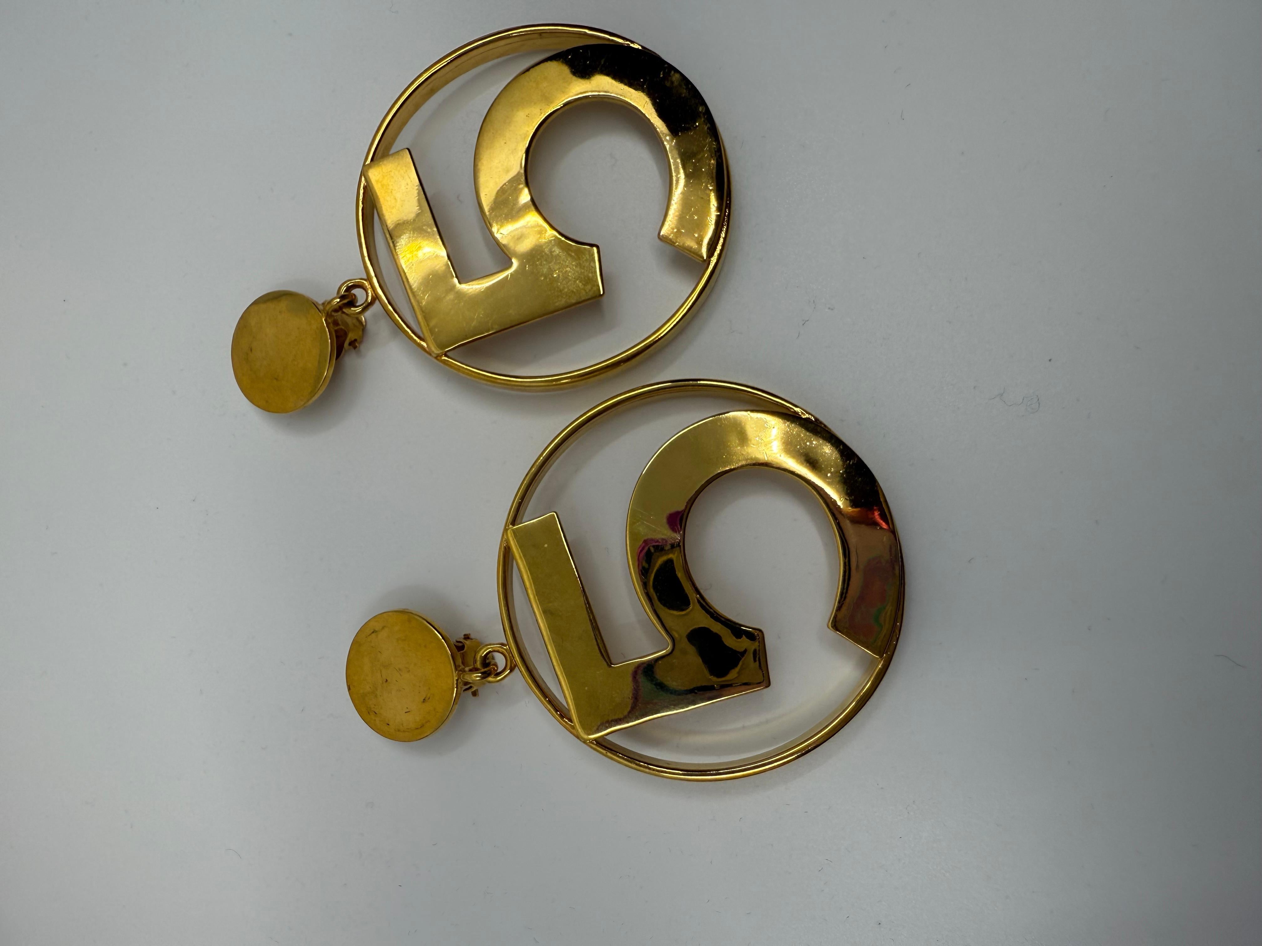 Rari orecchini a cerchio Chanel numero 