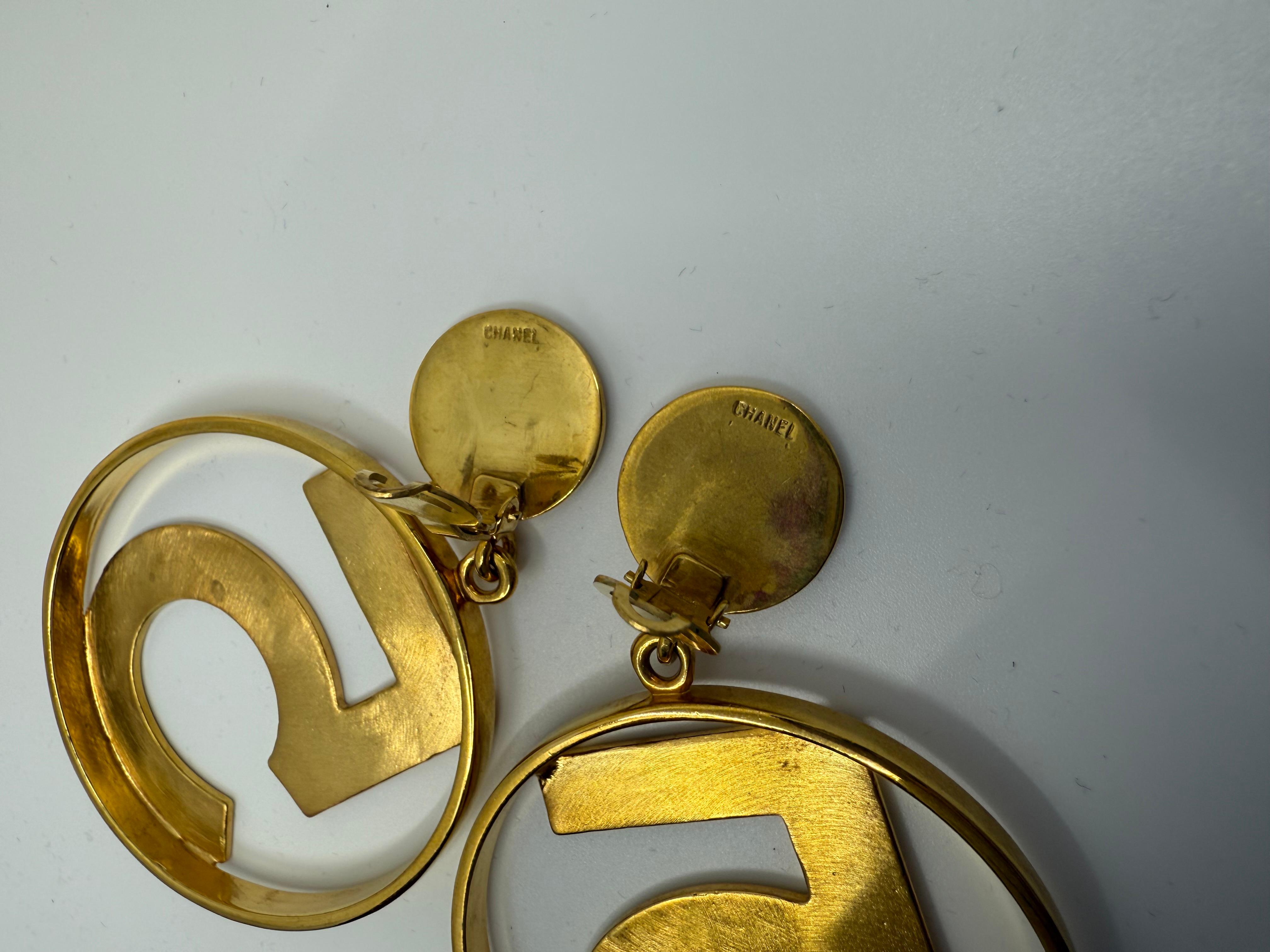 Rari orecchini a cerchio Chanel numero 