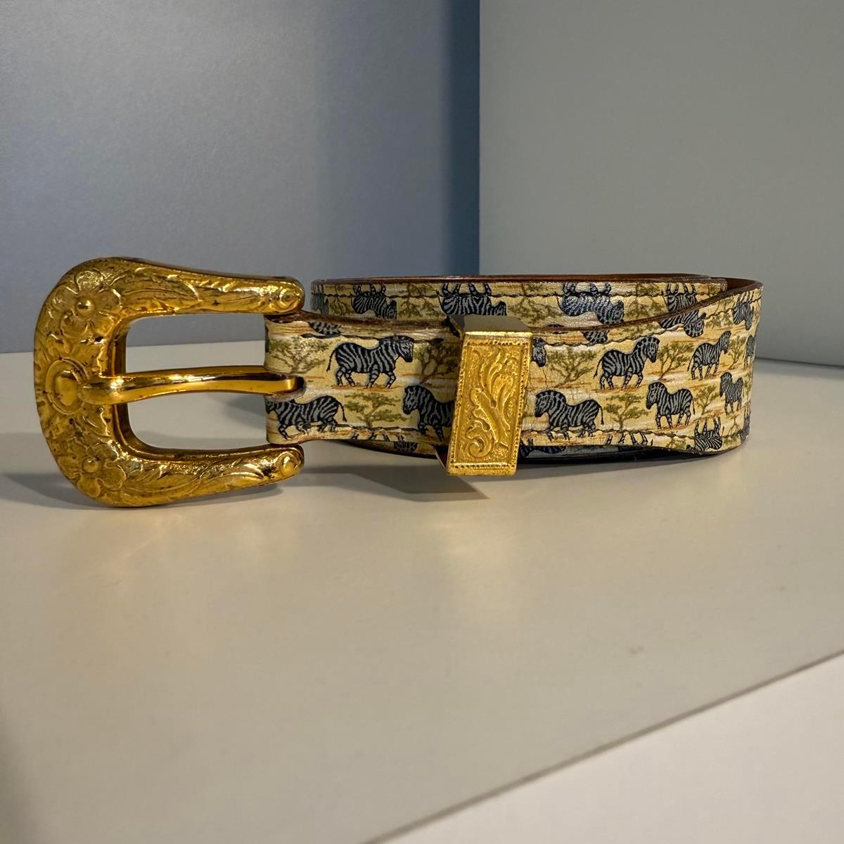 Vintage, rare piece
Year 1988
Printed leather
Zebra theme
Golden metal
Belt height cm 3,5 (1,37 inches)
Total belt length cm 103 (40,55 inches)
Size 90 / M
Worldwide express shipping included in the price !