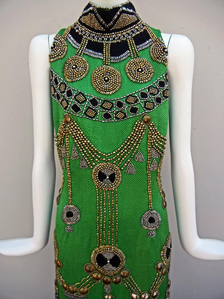 Nero Raro abito da passerella dell'Atelier Versace del 1990, unico nel suo genere, pesantemente decorato di perline in vendita
