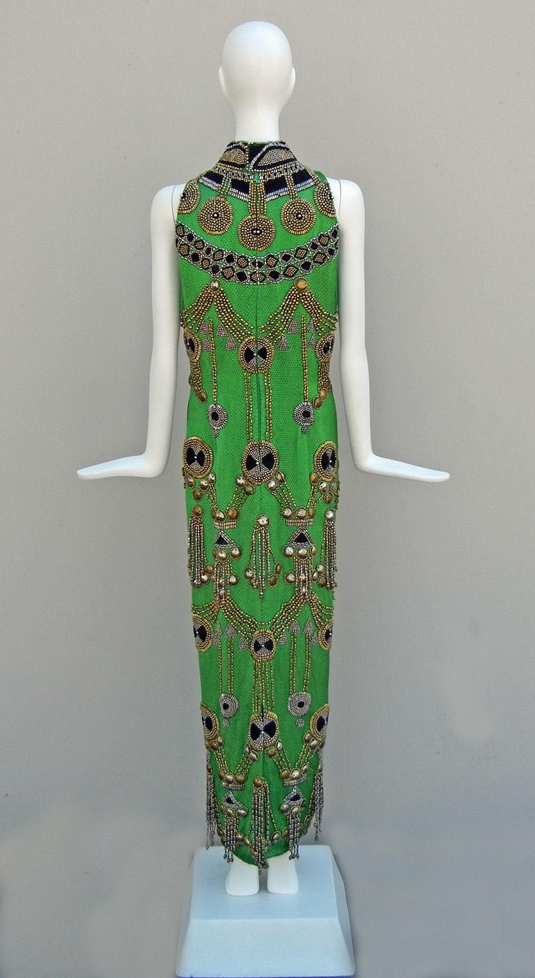 Raro abito da passerella dell'Atelier Versace del 1990, unico nel suo genere, pesantemente decorato di perline in vendita 2