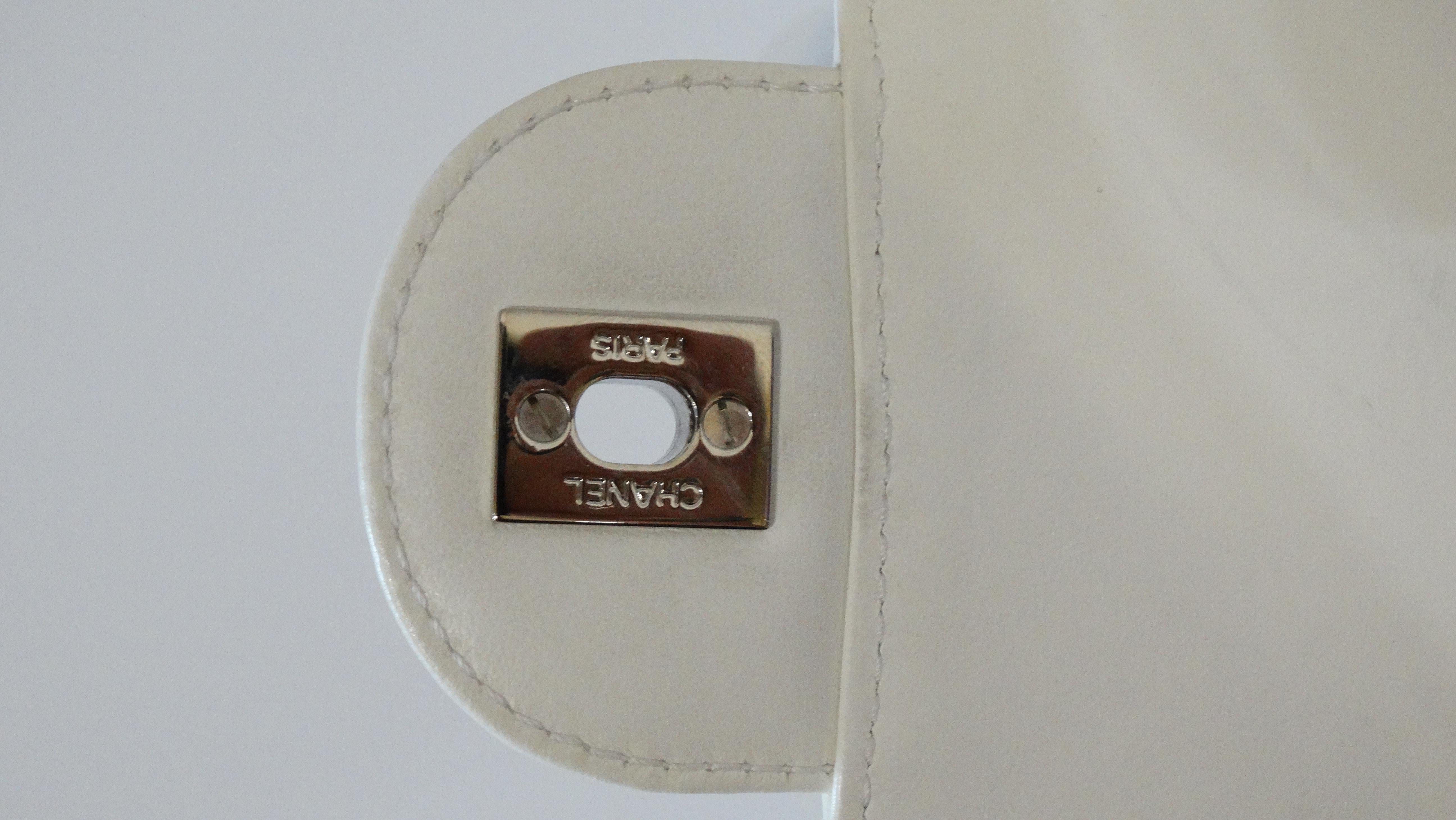 Chanel 1990s White Goatskin Quilted Shoulder Bag In Good Condition In Scottsdale, AZ