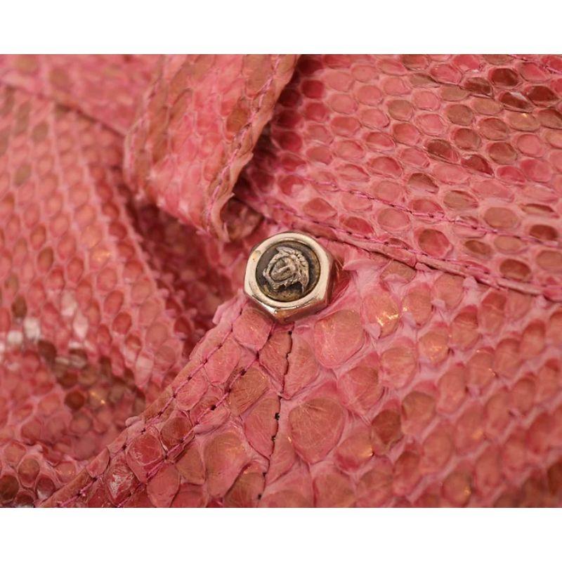 Seltene 1990er Gianni Versace Couture Laufsteg-Hose aus rosa Pythonhaut im Zustand „Hervorragend“ im Angebot in Sheffield, GB