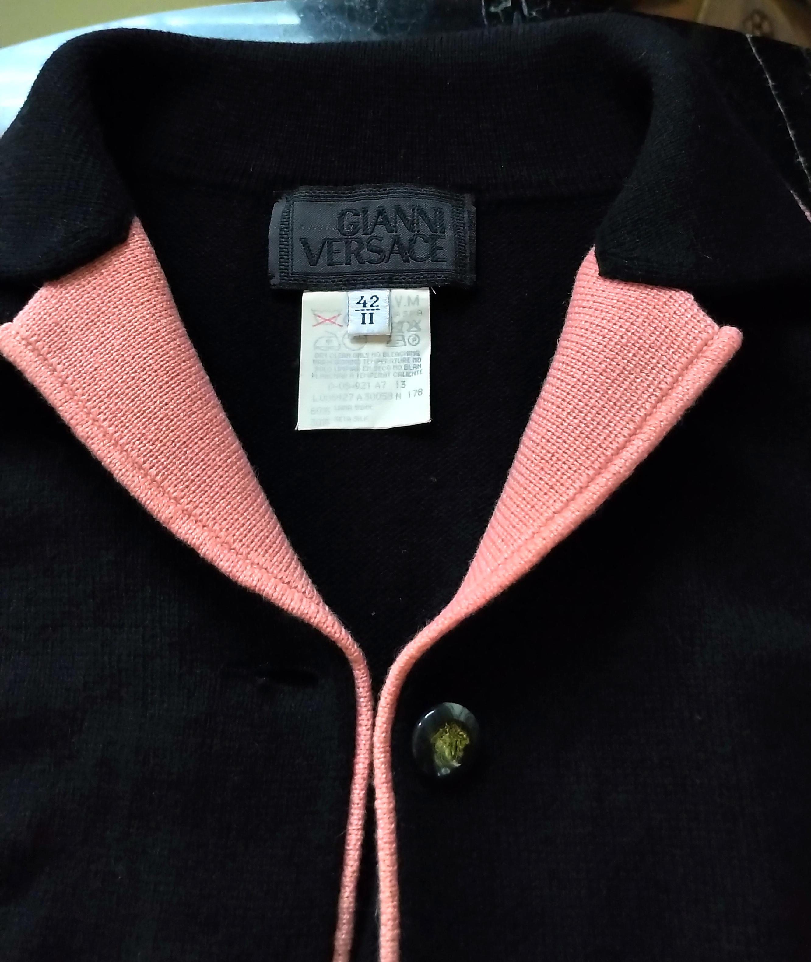 Rare 1990's Gianni Versace Medusa Black & Coral Sweater Cardigan IT 42/ US 4 6 For Sale 7