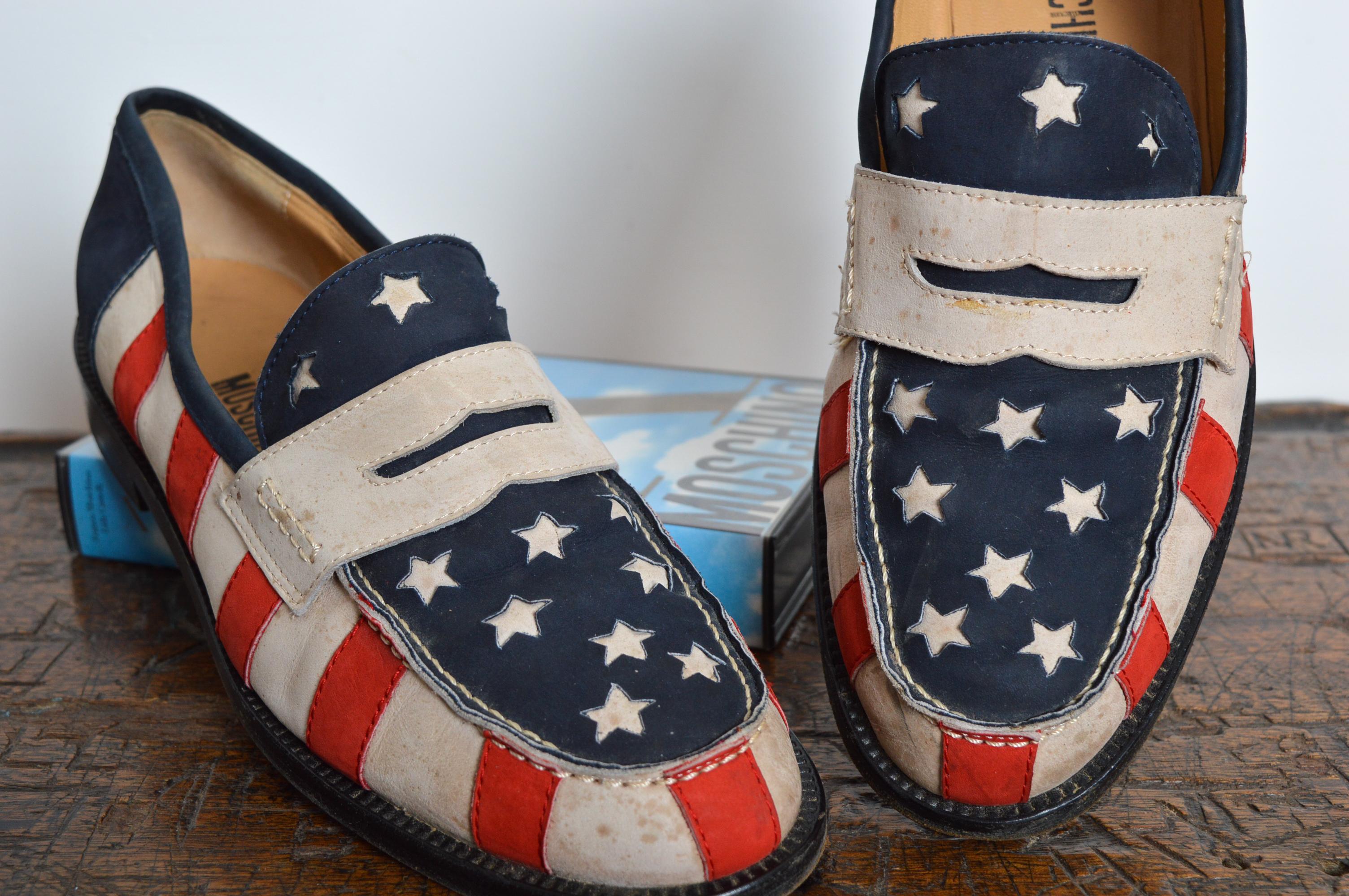 Rare 1990's MOSCHINO Stars & Tripes USA flag cuir Loafers - Shoes EU 40 en vente 10
