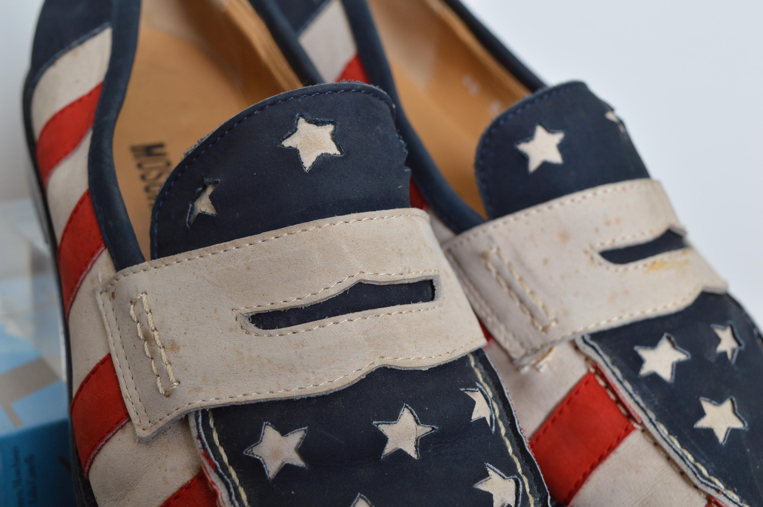 Rare 1990's MOSCHINO Stars & Tripes USA flag cuir Loafers - Shoes EU 40 Bon état - En vente à Sheffield, GB