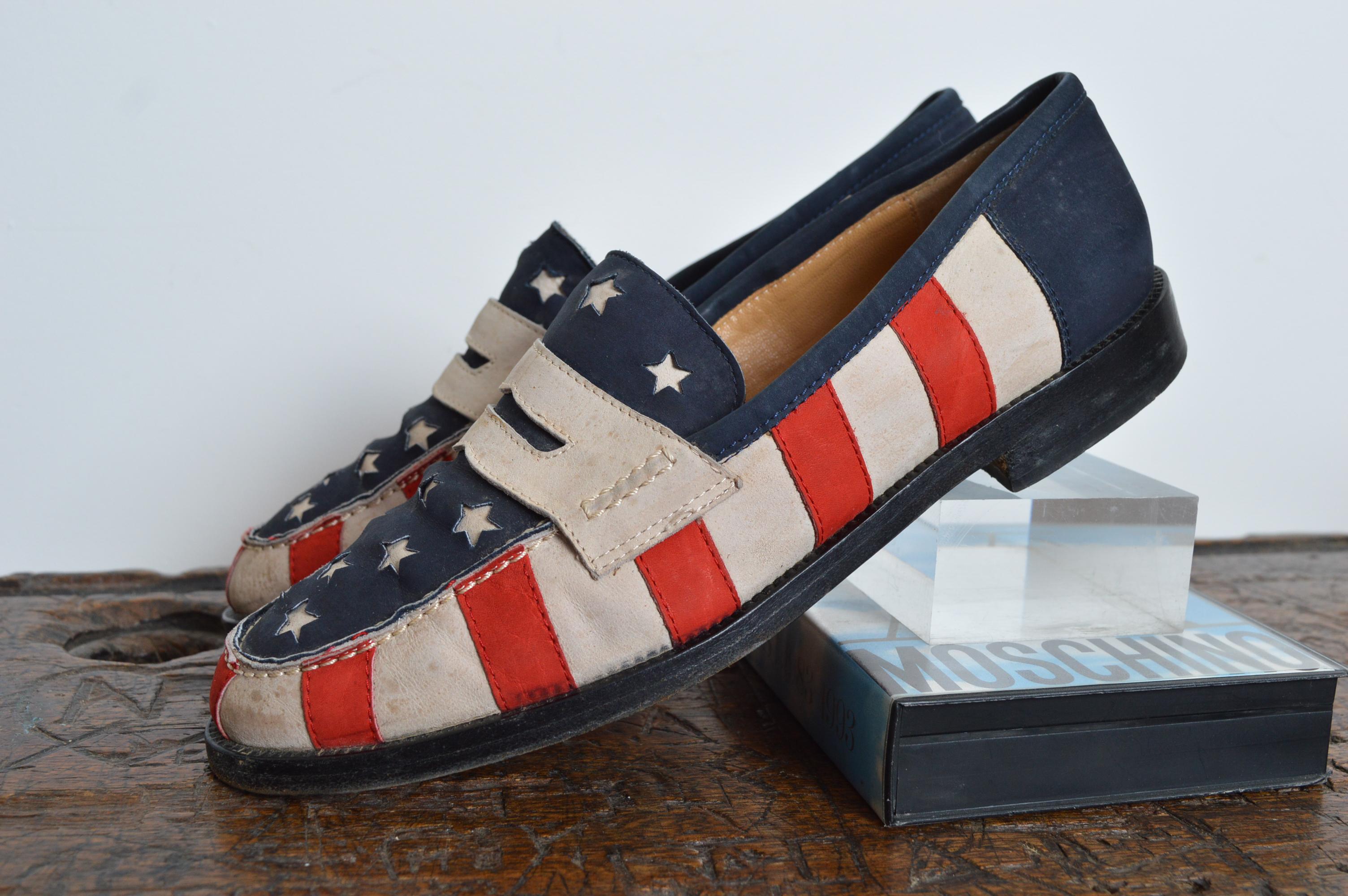 Rare 1990's MOSCHINO Stars & Tripes USA flag cuir Loafers - Shoes EU 40 en vente 2