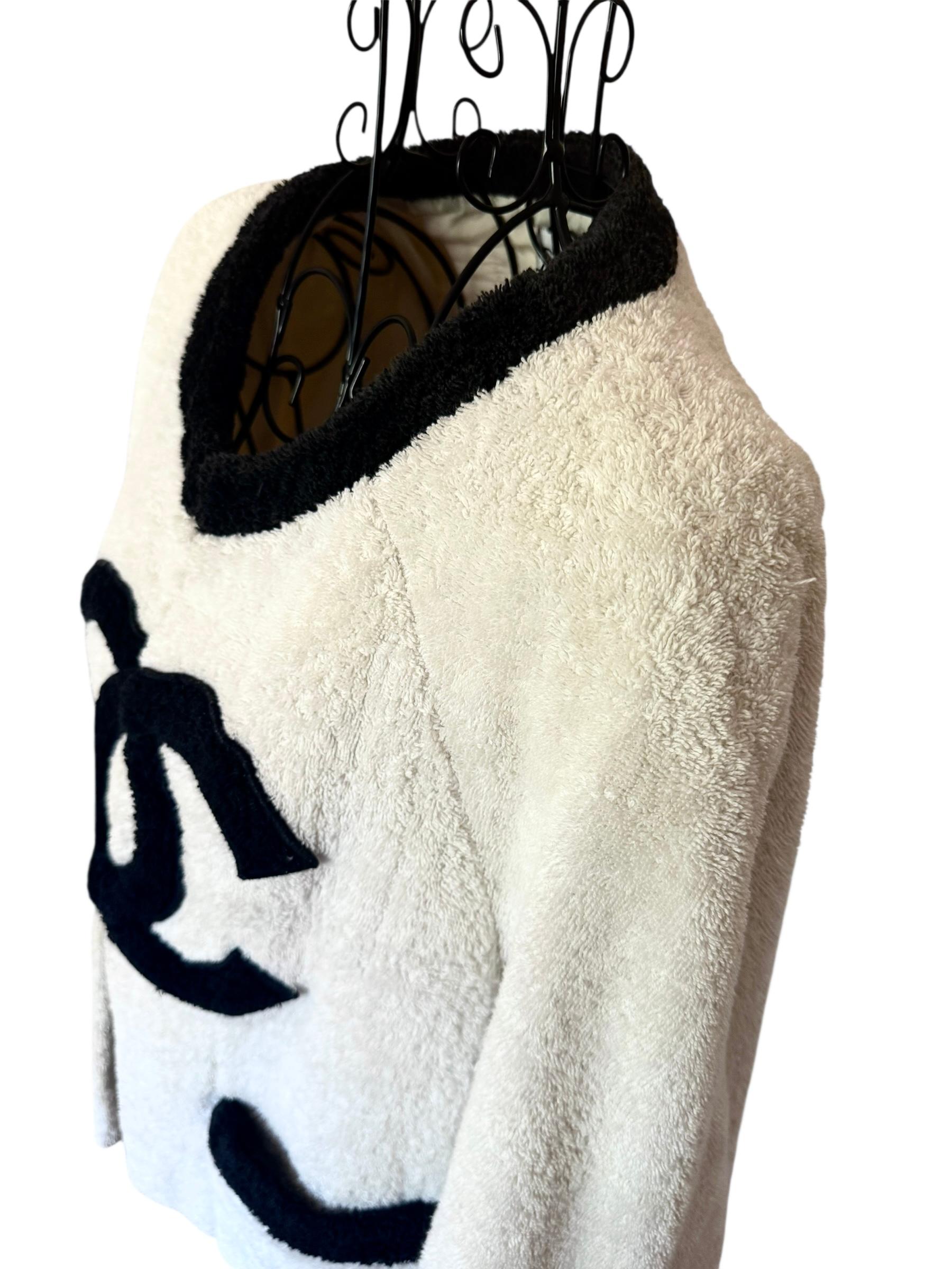 Seltene 1992 Chanel Frottee Frottee CC Ecru Elfenbein Runway Logo Jacke (Weiß) im Angebot